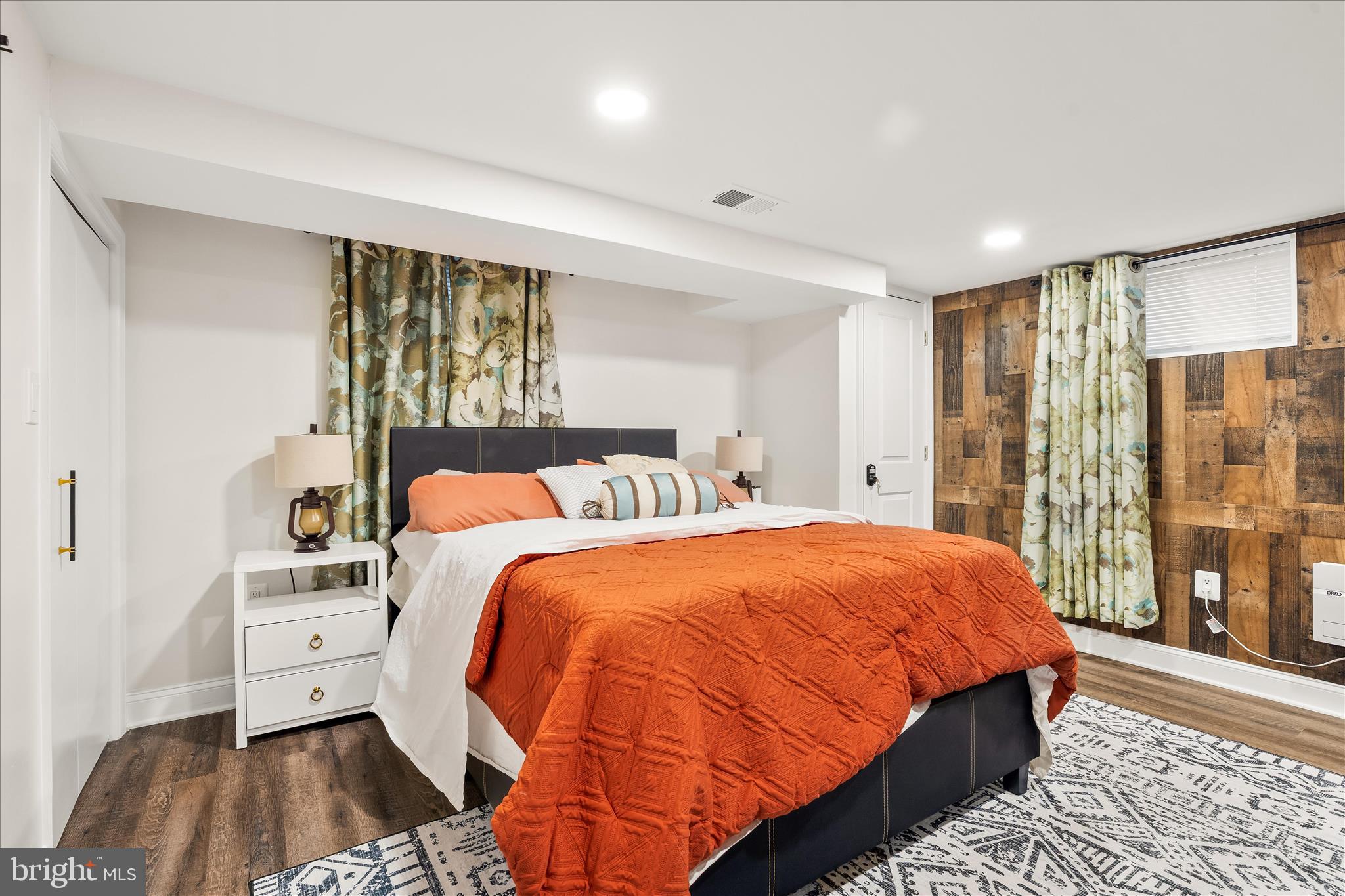 DARNESTOWN OUTSIDE - Residential