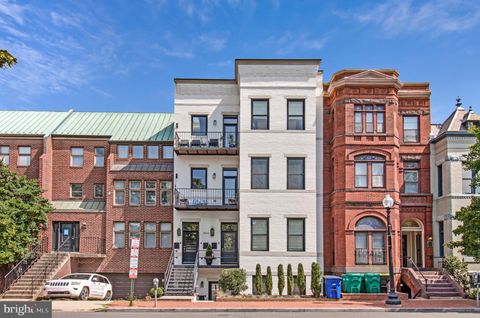 Photo of 504 C Street NE #4, WASHINGTON, DC 20002 (MLS # DCDC2274170)