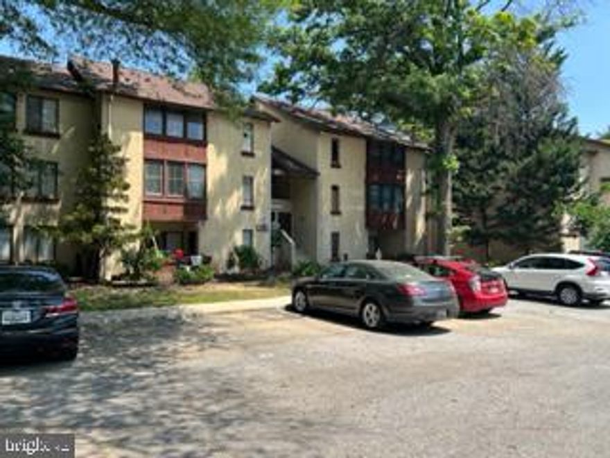Welcome to this beautiful charming one-bedroom, one-bathroom condo that is located in the perfect spot within the vibrant and growing neighborhood of Columbia, MD.  near the Columbia Mall, beautiful state parks, movie theaters, gyms, Whole Foods, BJ's and Costco, and a wide range of global, local, and franchise restaurants. situated across the street from a farmer's market, an international grocery store, an athletic club, and nature trails. a walk-in closet, on-site laundry facilities, great neighbors, and a vibrant community. It is also pet-friendly and comes with a guaranteed parking spot for the owner, as well as one for guests.