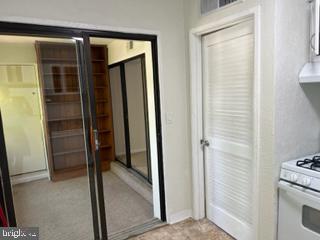 SHADOW OAKS - Residential