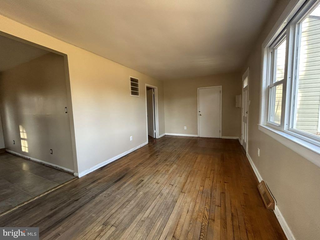 EAST WALDORF - Residential