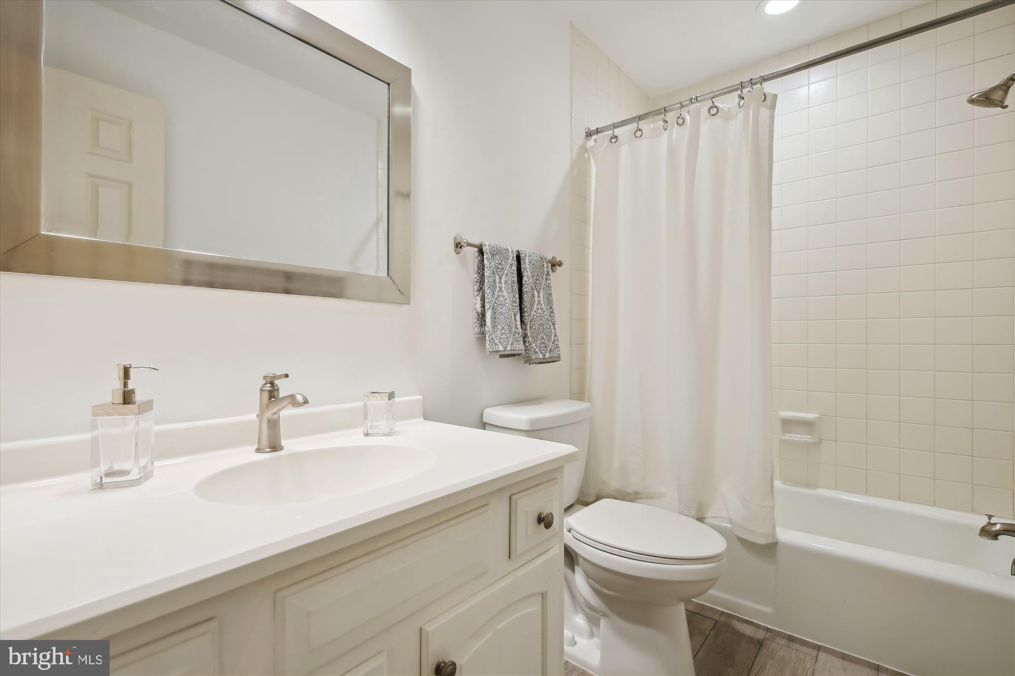 FOREST HILLS COMMONS - Residential