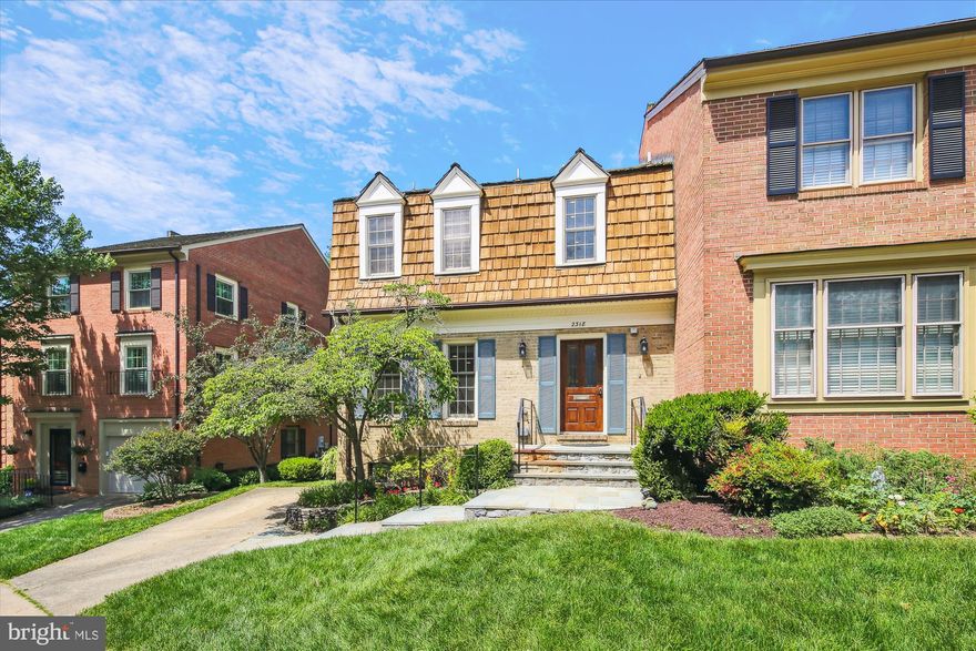 *** Spacious and gracious end unit townhome *** Large, sun filled rooms enhance this quality end-unit townhome in sought-after Forest Hills Commons.  Boasting four bedrooms, 3.5 baths, 2 fireplaces, elevator, hardwoods on main and upper levels, large, new luxury master bath, huge gourmet island kitchen open to the main floor, walkout lower-level recreation room with private walled patio garden! This home even has an elevator! Updates and special features through-out: absolutely move-in ready. Sumptuous primary suite includes two walk-in closets! Amazing location is walking distance to Pentagon City/ National Landing, Army-navy Country Club, and 7 minutes to National Airport in rush hour! Really spread out in this 2600+ SF finished space townhome. Murphy bed and wardrobe convey.