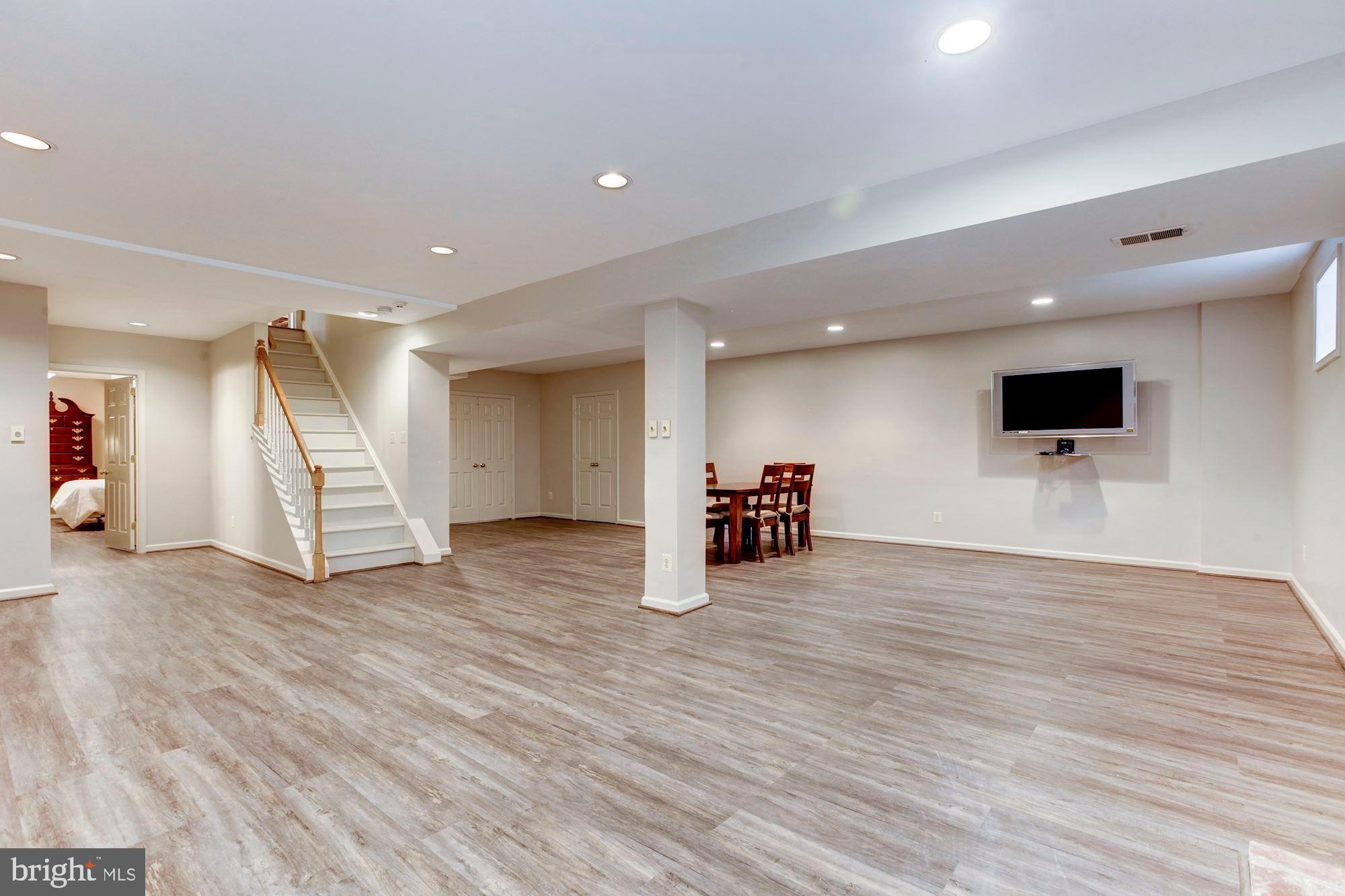 RIVER FALLS - Residential