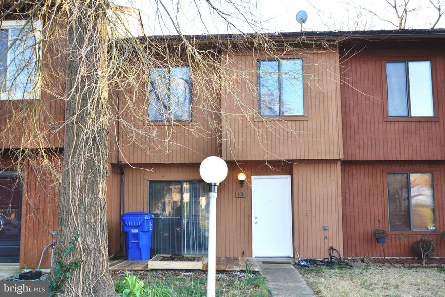 Recently updated 3BR 1.5BR townhome.  Living room w/fireplace.  Separate dining room off of kitchen. Fenced rear yard w/storage area.  Front deck off of dining room.  Pets case-by-case basis.   Home located short walk to community recreation center w/pool, tennis courts, etc.  Community also offers walking trails and lake.