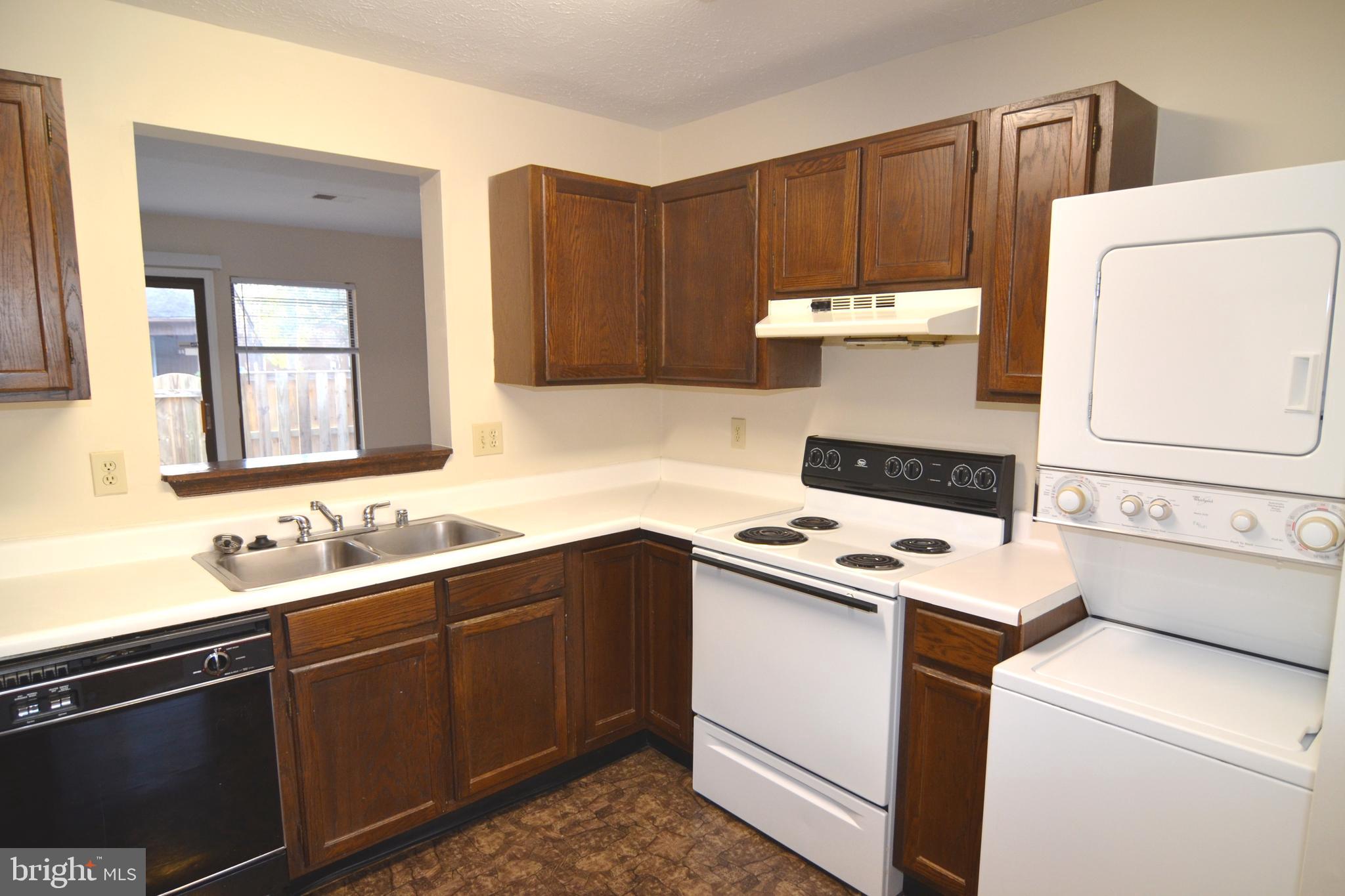 WAKEFIELD NEIGHBORHOOD - Residential Lease