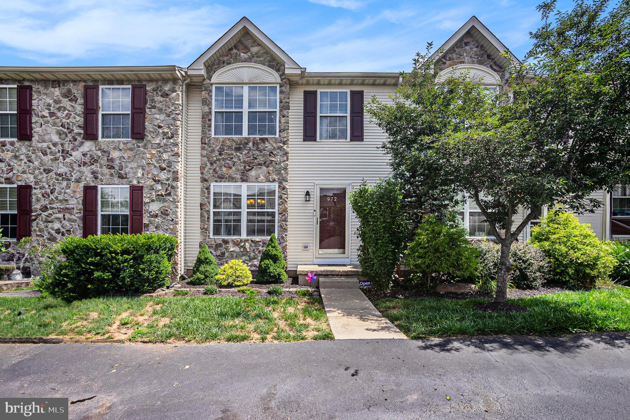 972 DOGWOOD LANE