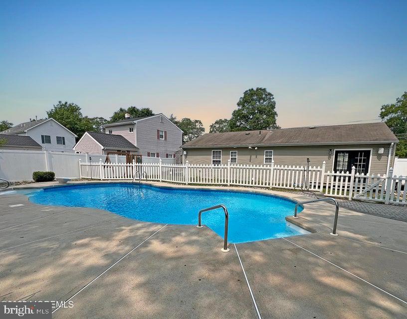701 BEACHWOOD BOULEVARD