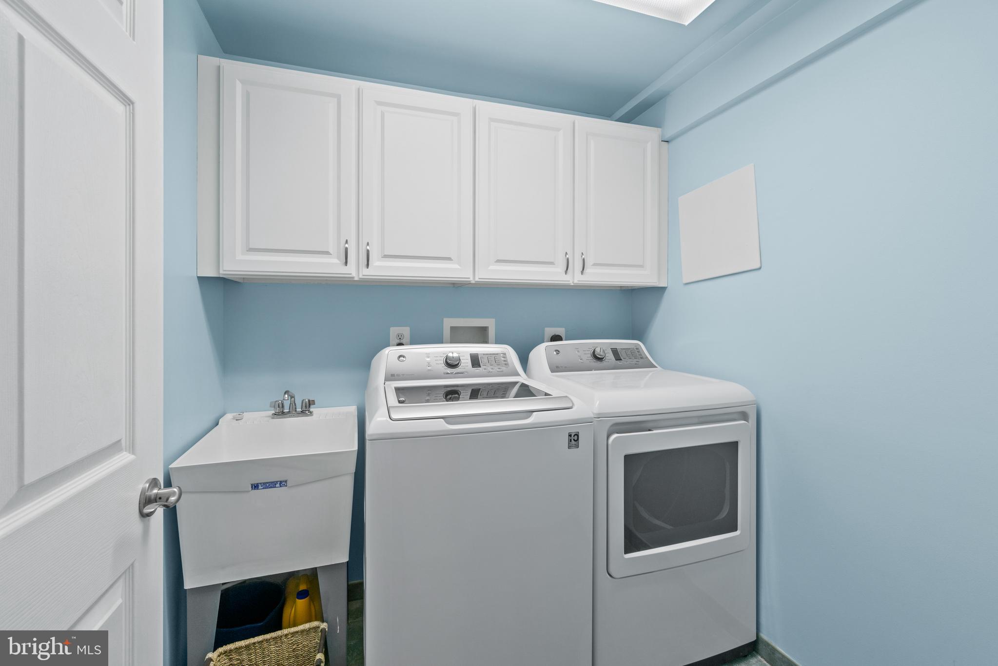 ASHBURN VILLAGE - Residential