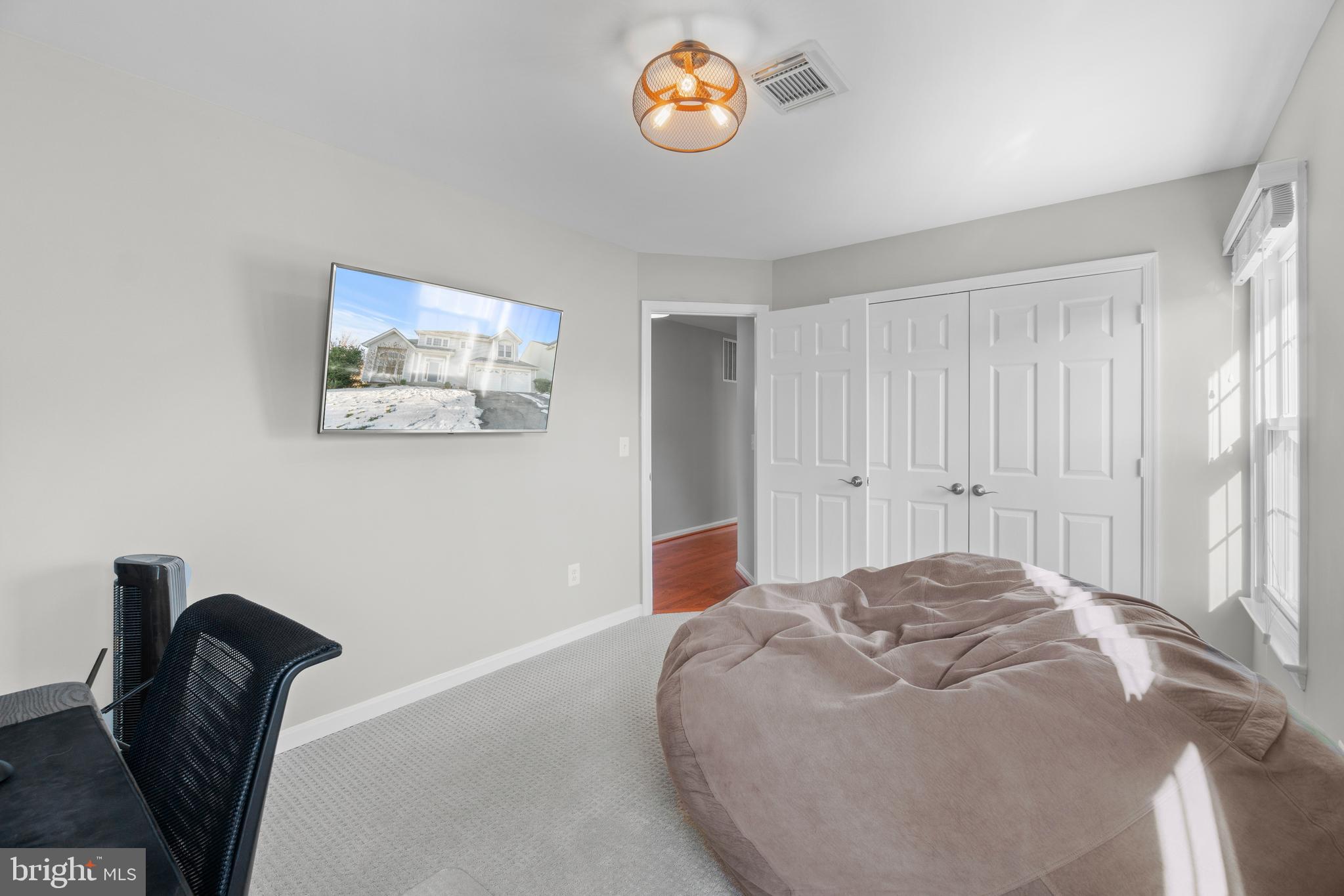 ASHBURN VILLAGE - Residential