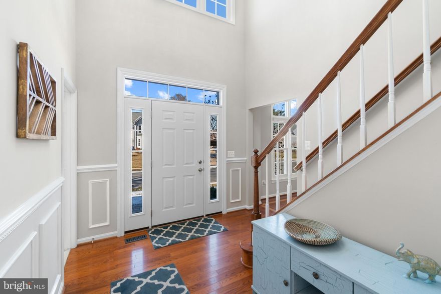 Great home with 3 great levels of living.  This home is more than meets the eye.  Room to relax, entertain, work, exercise (check out the room in the lower level), and more!  Open Floor plan, high quality kitchen, renovated kitchen and baths, wood floors, and room for storage.  Plus a spacious yard to enjoy.  Corner lot gives a really nice feel.  And if you haven't seen all that Ashburn Village has to offer, there is a lot!  Paths, trails, community/fitness center, lakes, pools and more.  And easy access to route 7, route 267 and more.