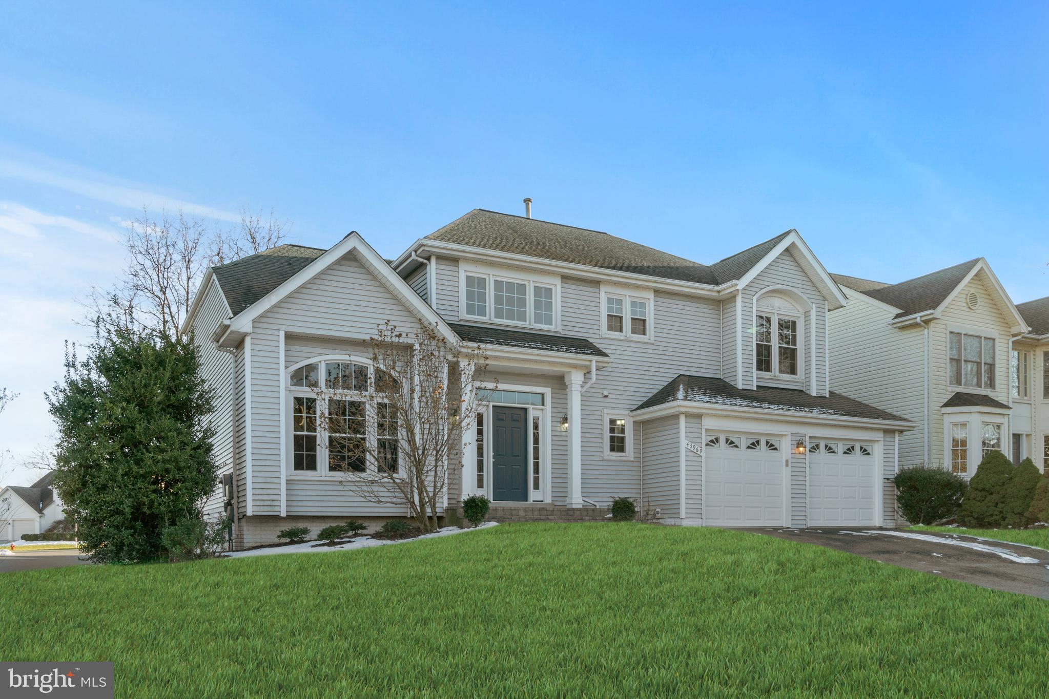 ASHBURN VILLAGE - Residential