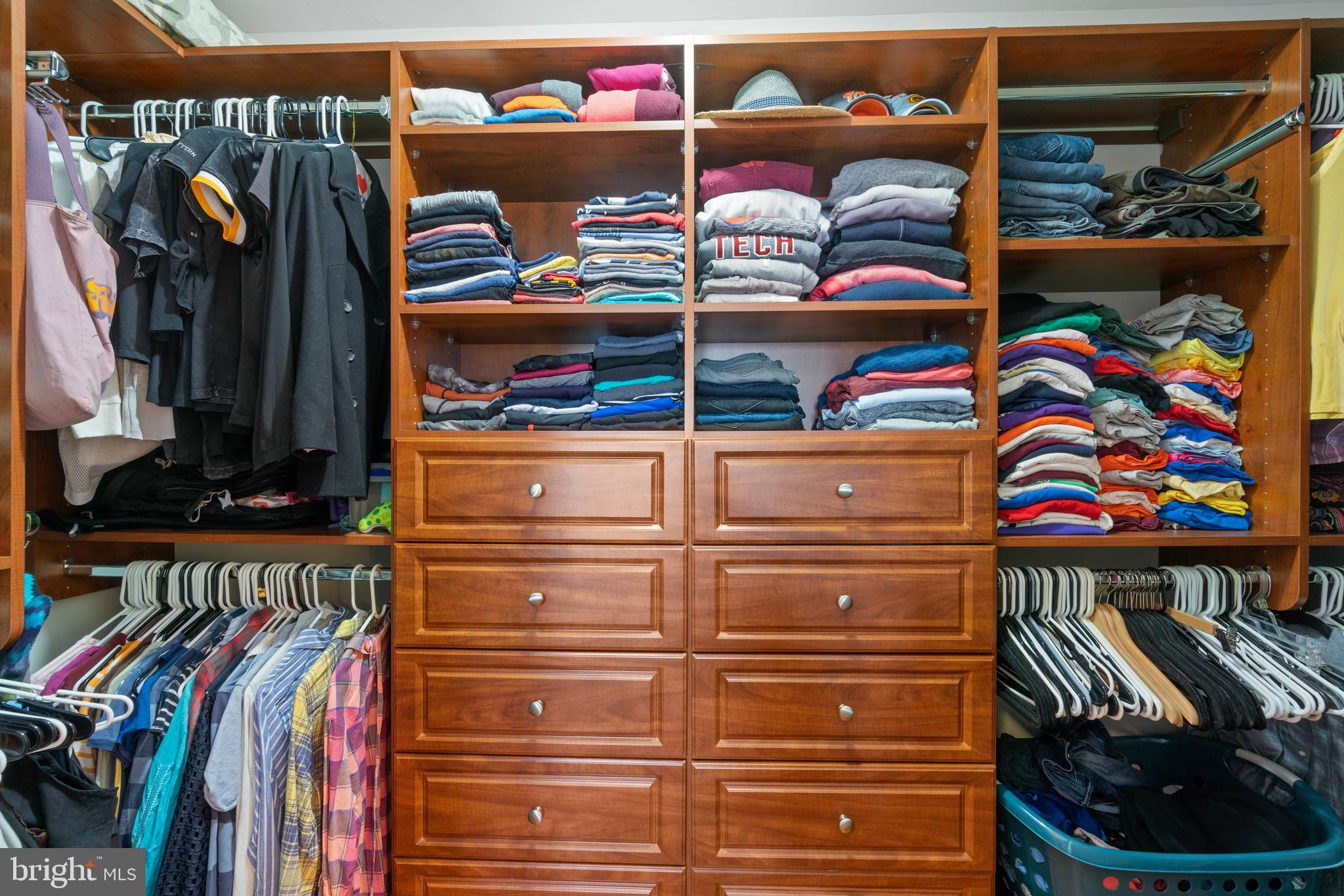 ASHBURN VILLAGE - Residential