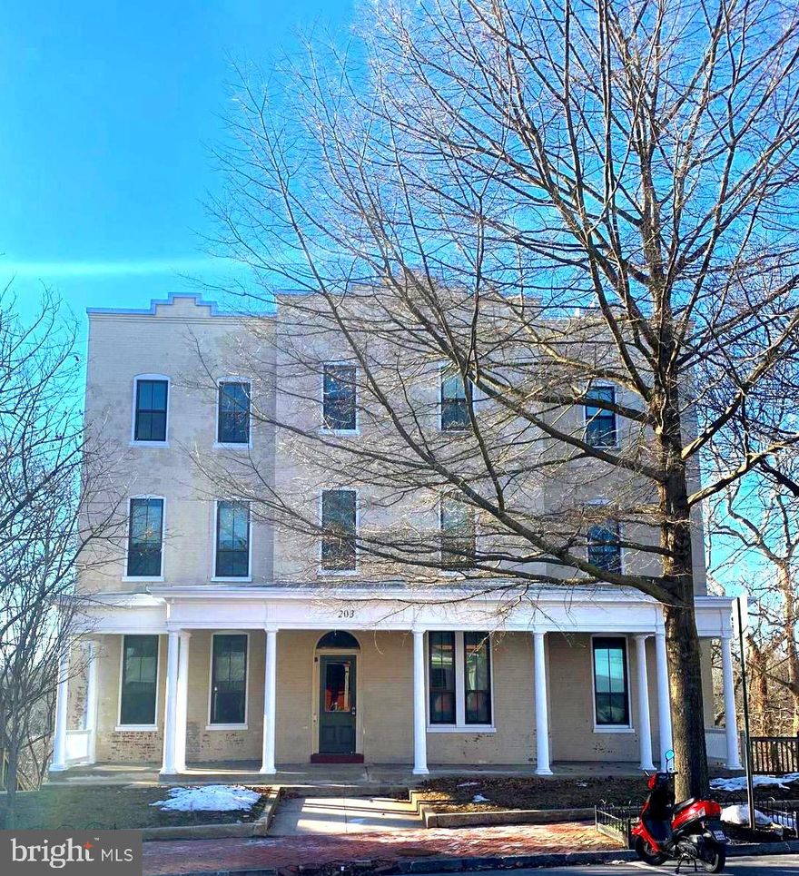 Ground floor efficiency apartment available near City Park.  This apartment features beautiful hardwood,  flooring,  high ceilings, oversized windows that allow for lots of natural light, wall mount mini-split system for heating and cooling and onsite coin-op laundry.   Sorry NO pets will be permitted.  Contact us today to schedule a tour.