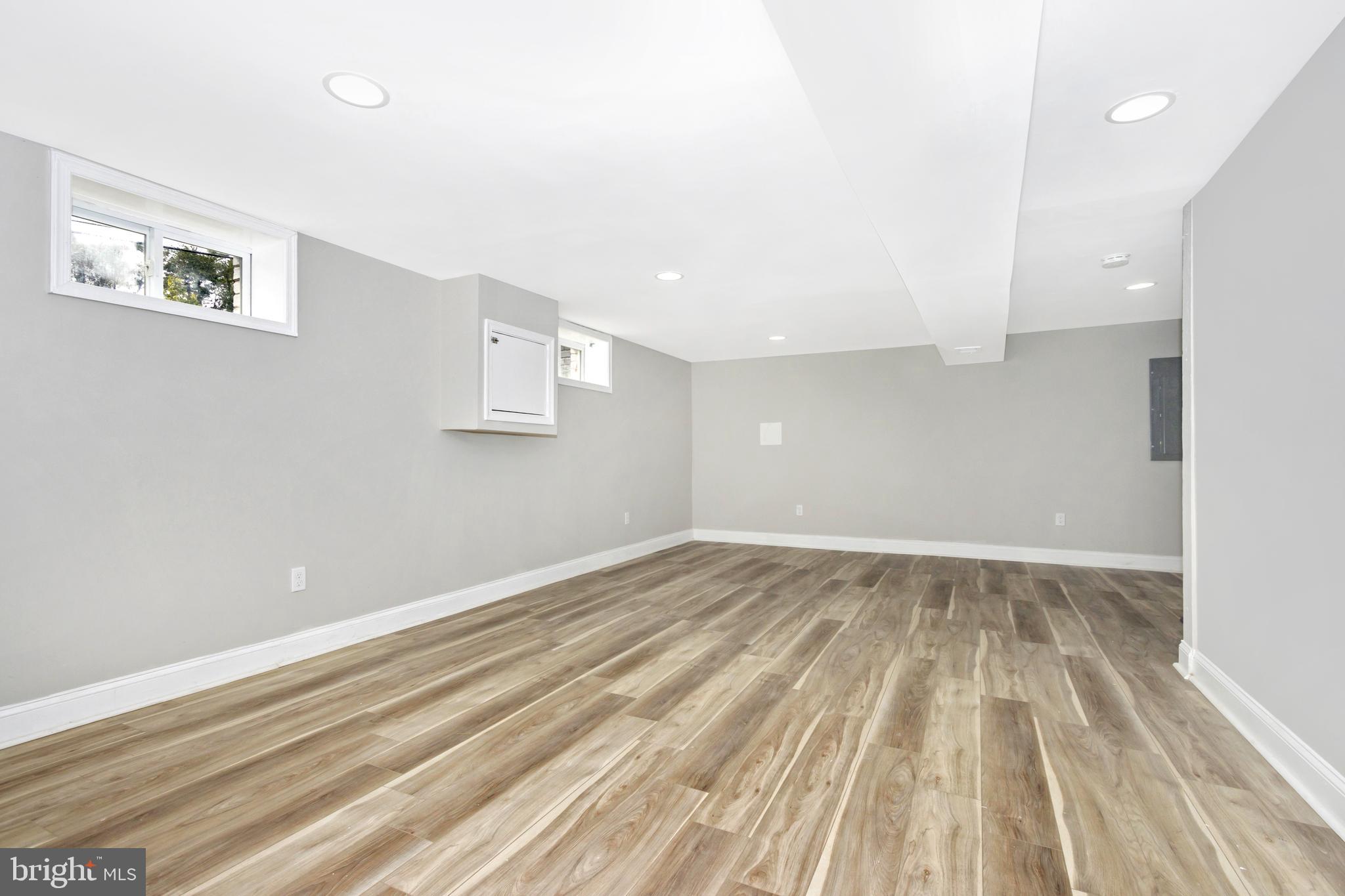 DUPONT VILLAGE - Residential