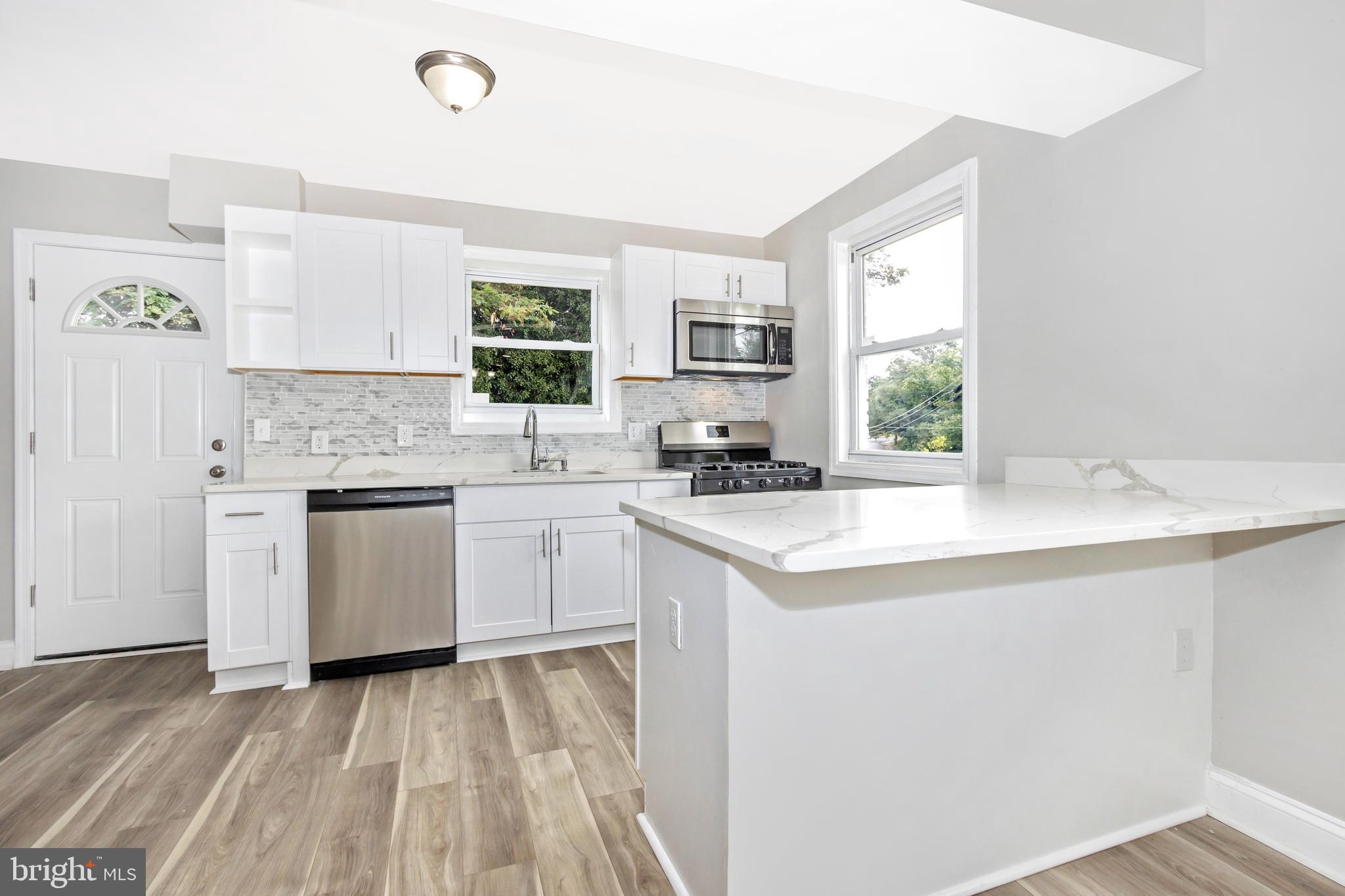 DUPONT VILLAGE - Residential