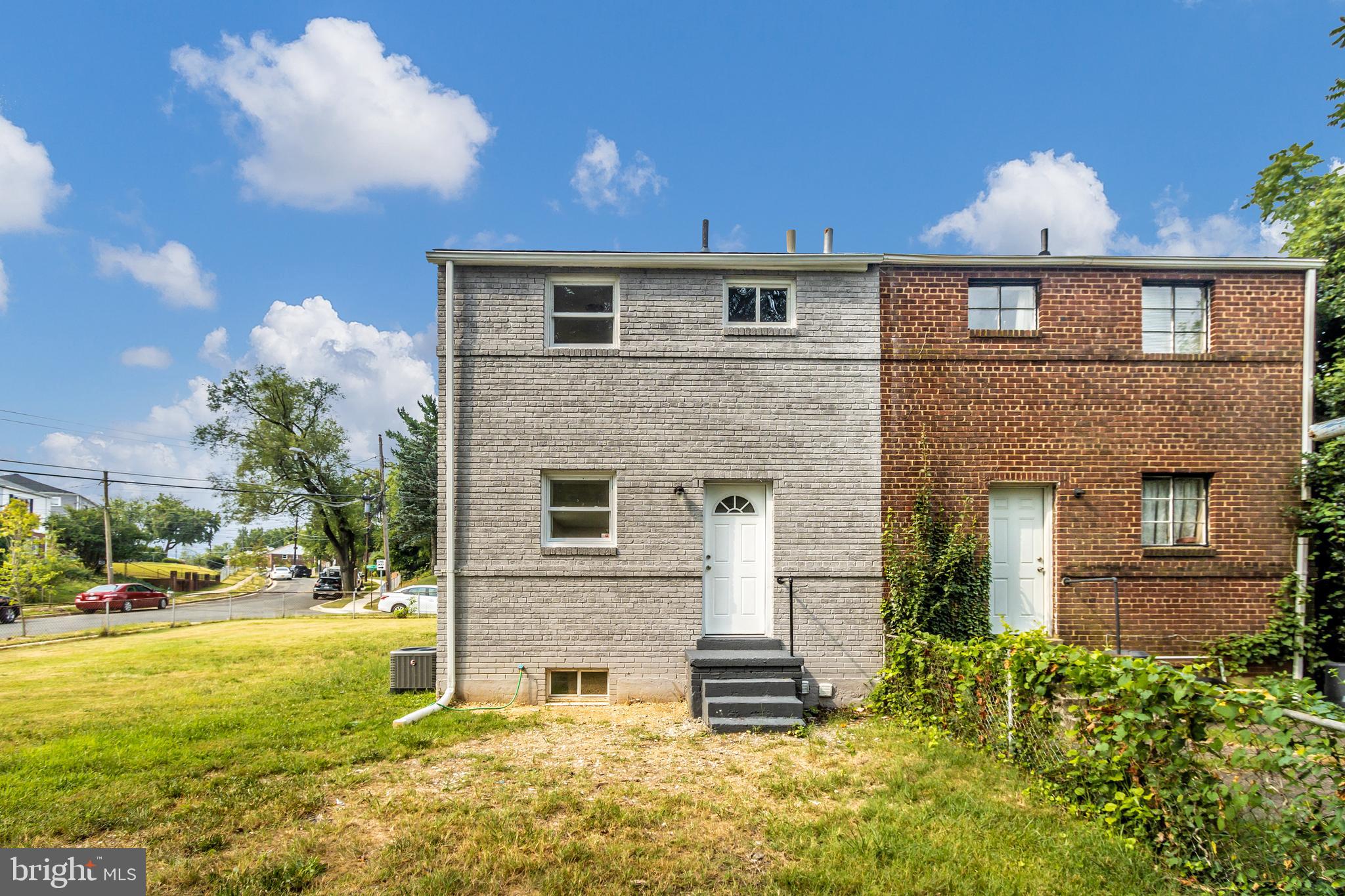 DUPONT VILLAGE - Residential