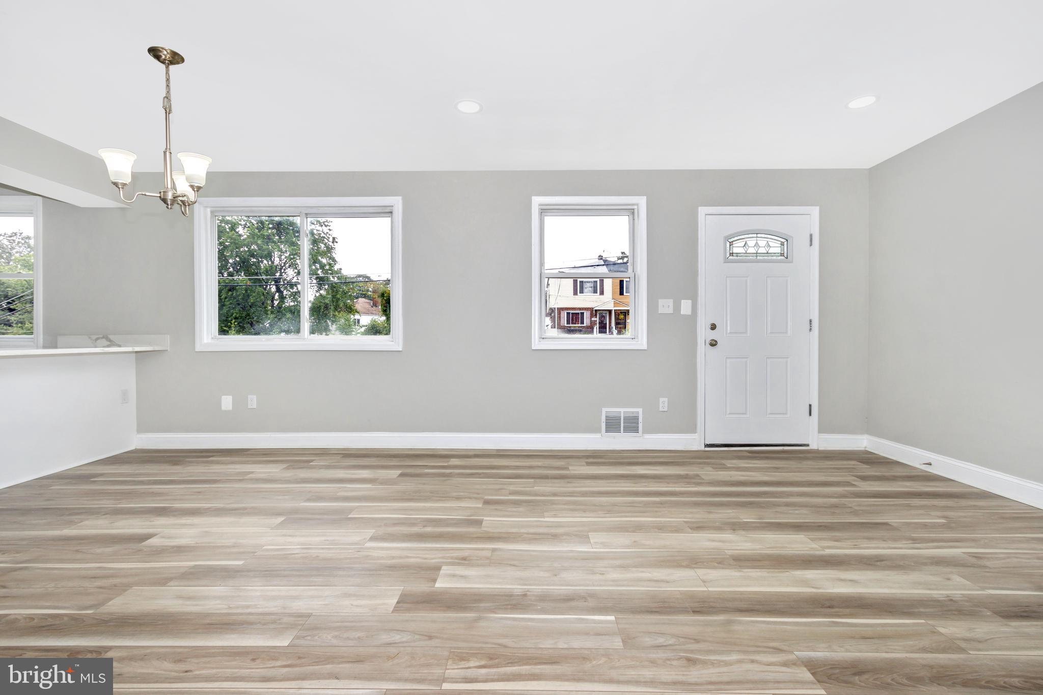 DUPONT VILLAGE - Residential