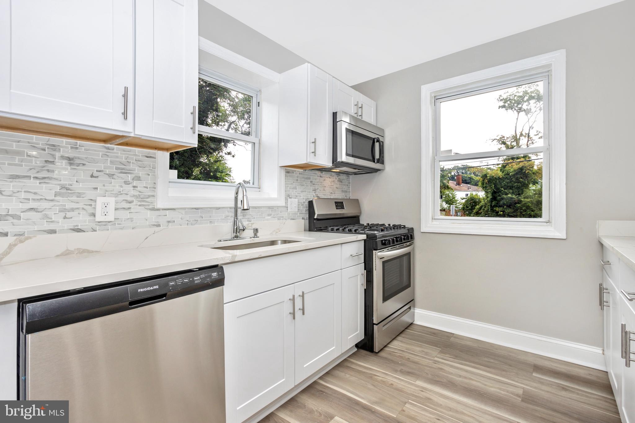 DUPONT VILLAGE - Residential