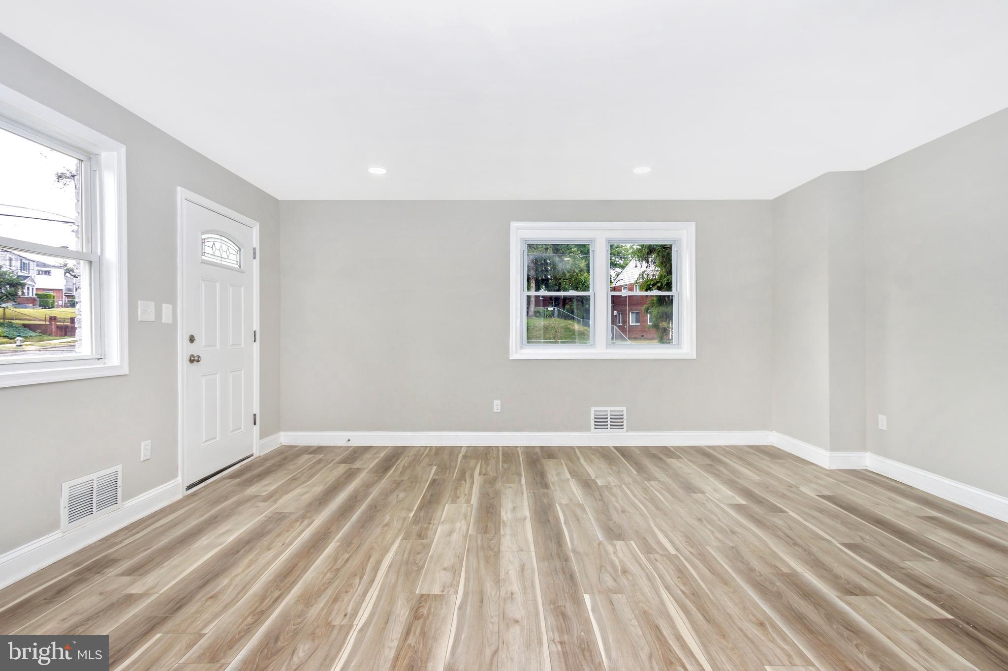 DUPONT VILLAGE - Residential