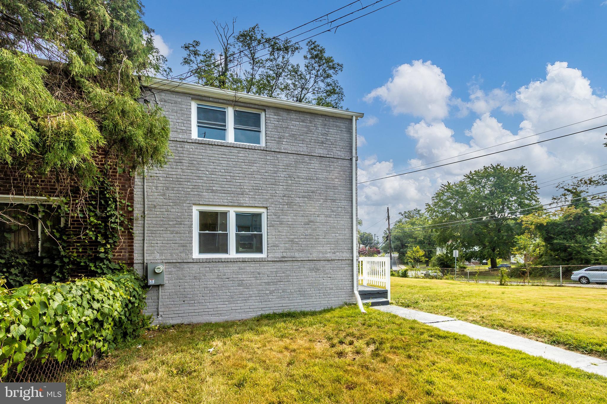 DUPONT VILLAGE - Residential