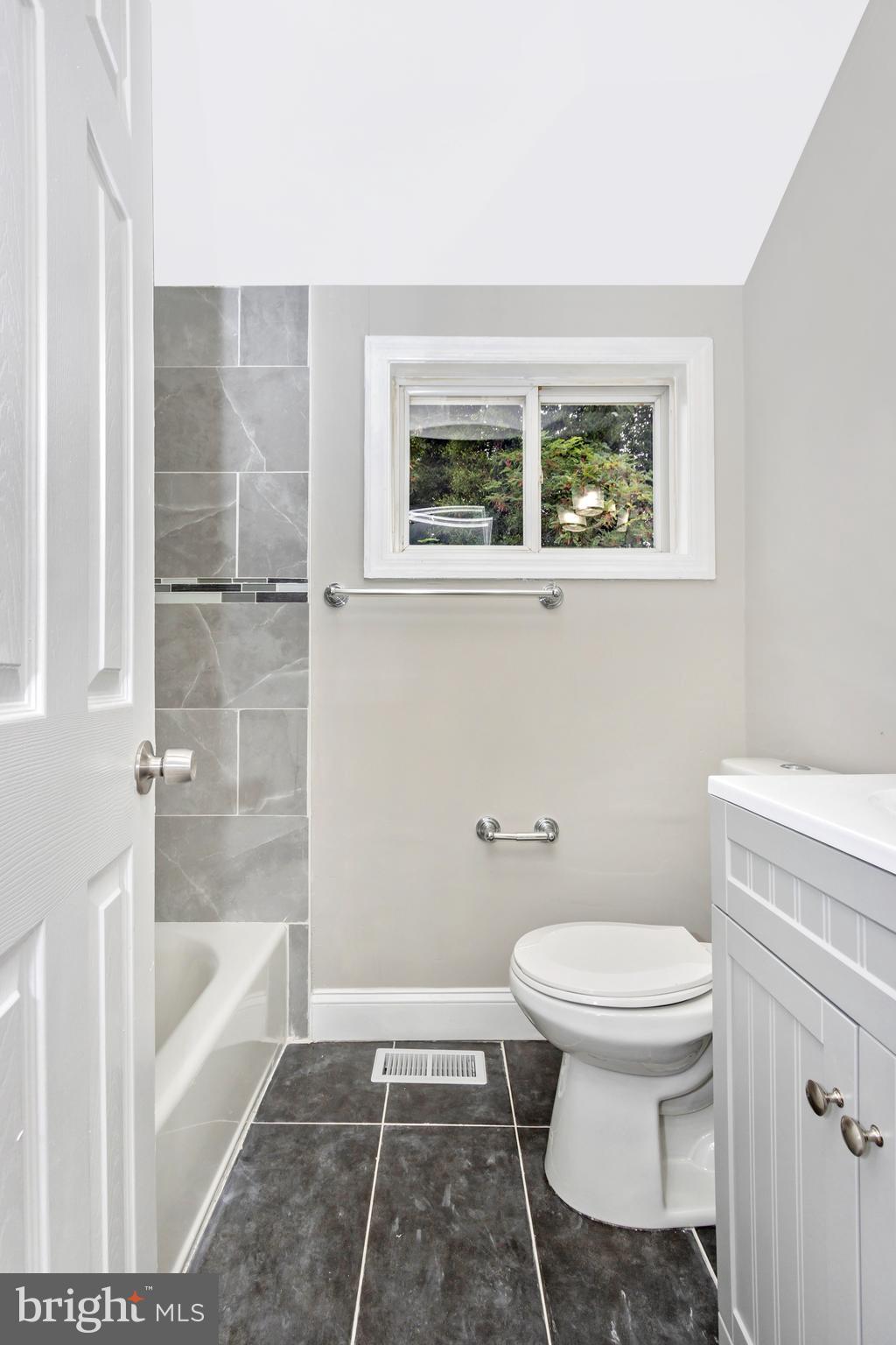 DUPONT VILLAGE - Residential