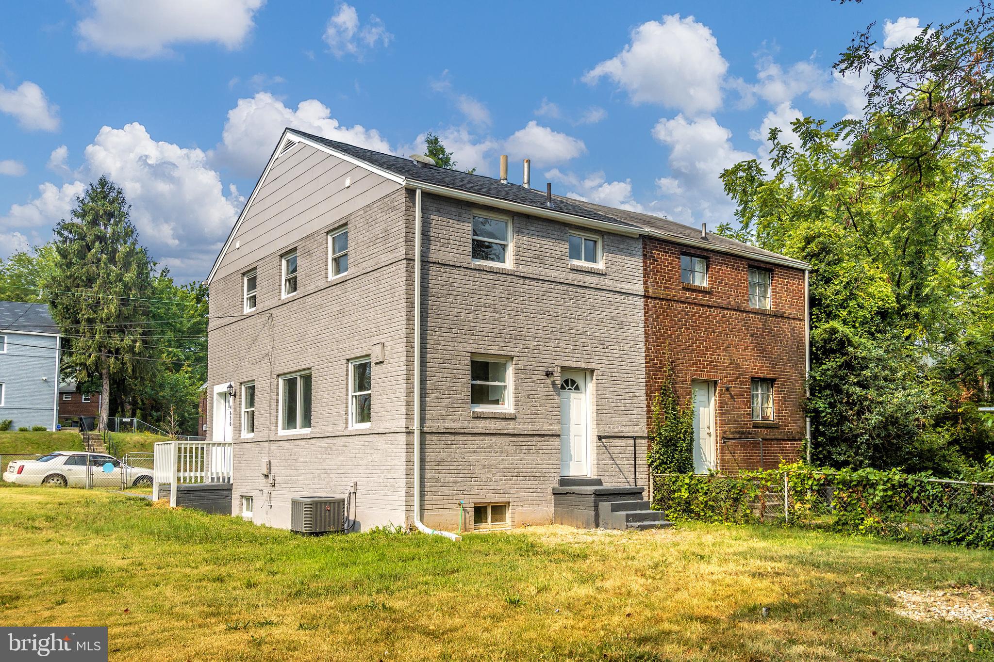 DUPONT VILLAGE - Residential