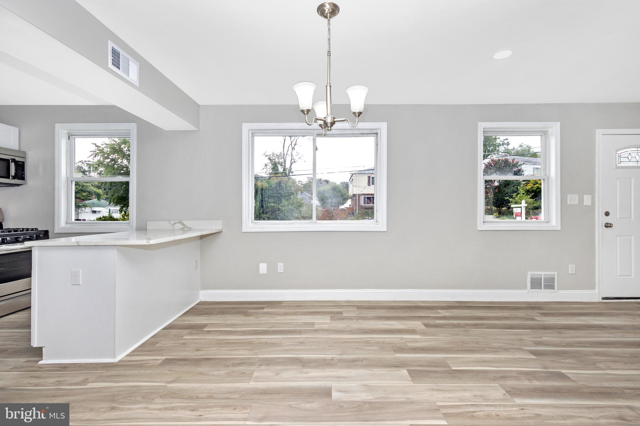 DUPONT VILLAGE - Residential