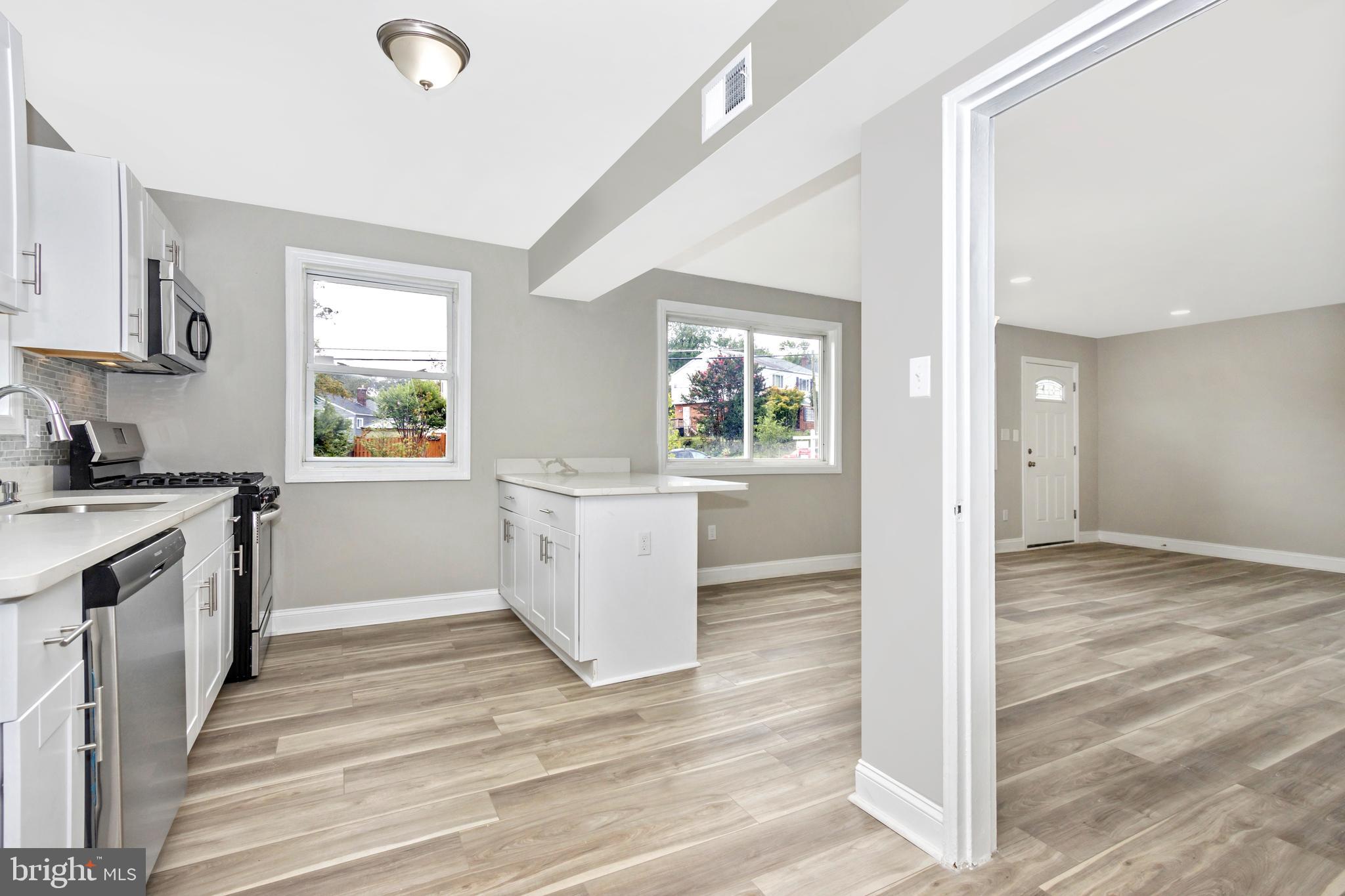 DUPONT VILLAGE - Residential