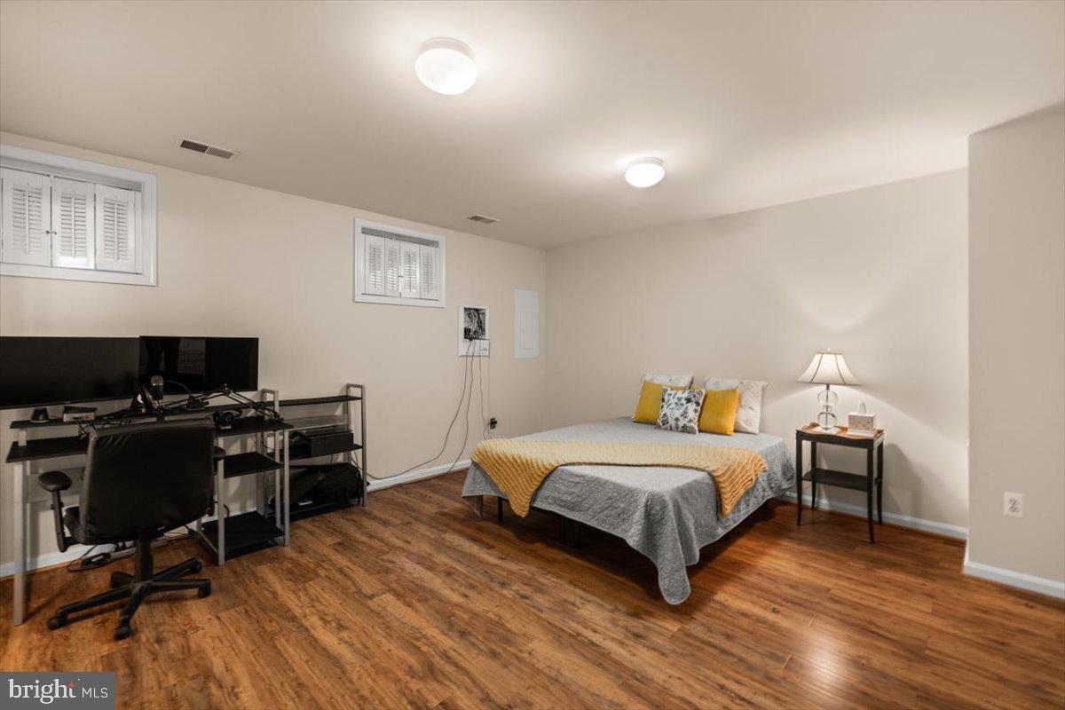 THE MEWS AT MENLOUGH - Residential