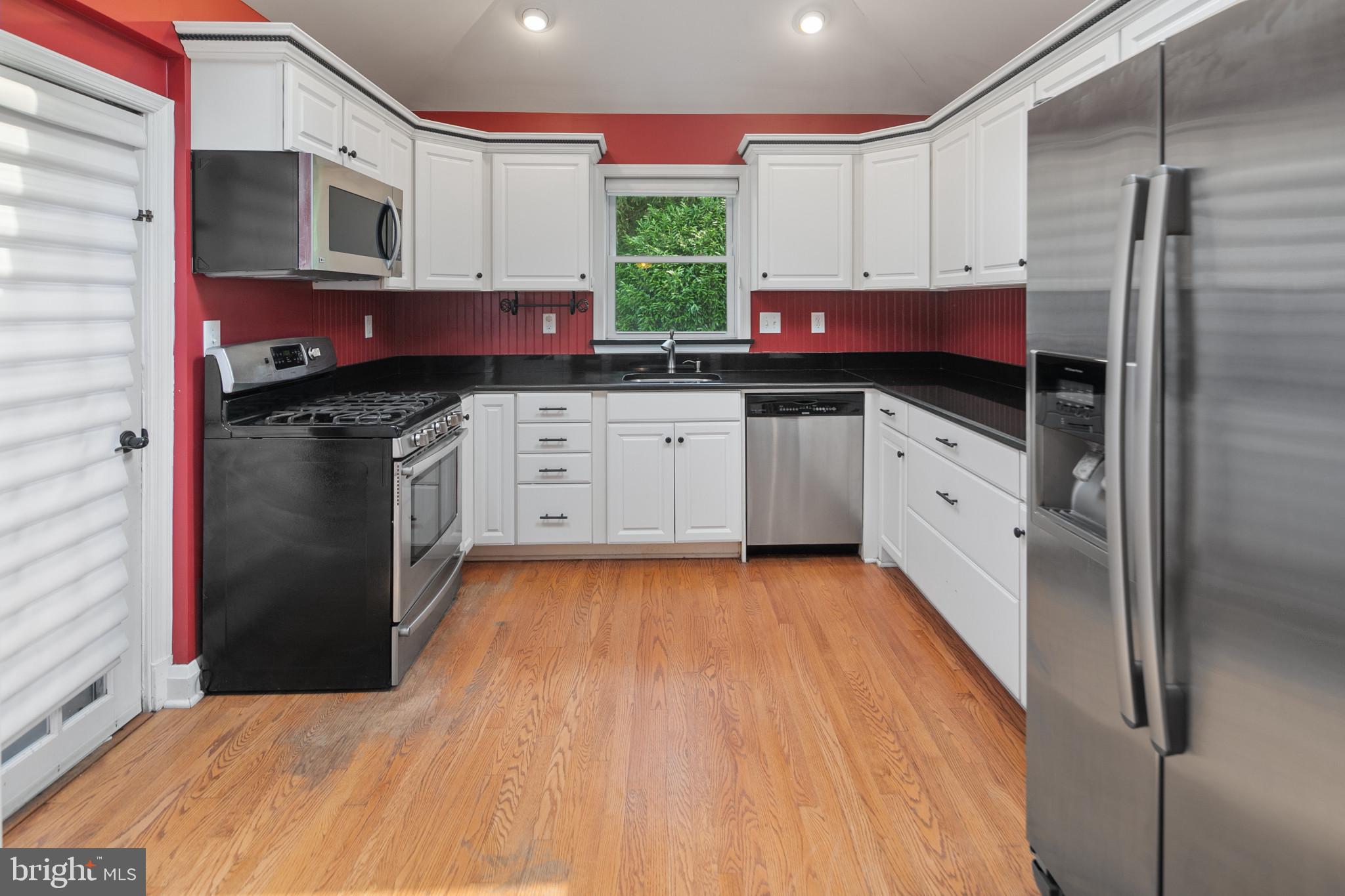 COLONIAL GARDENS - Residential