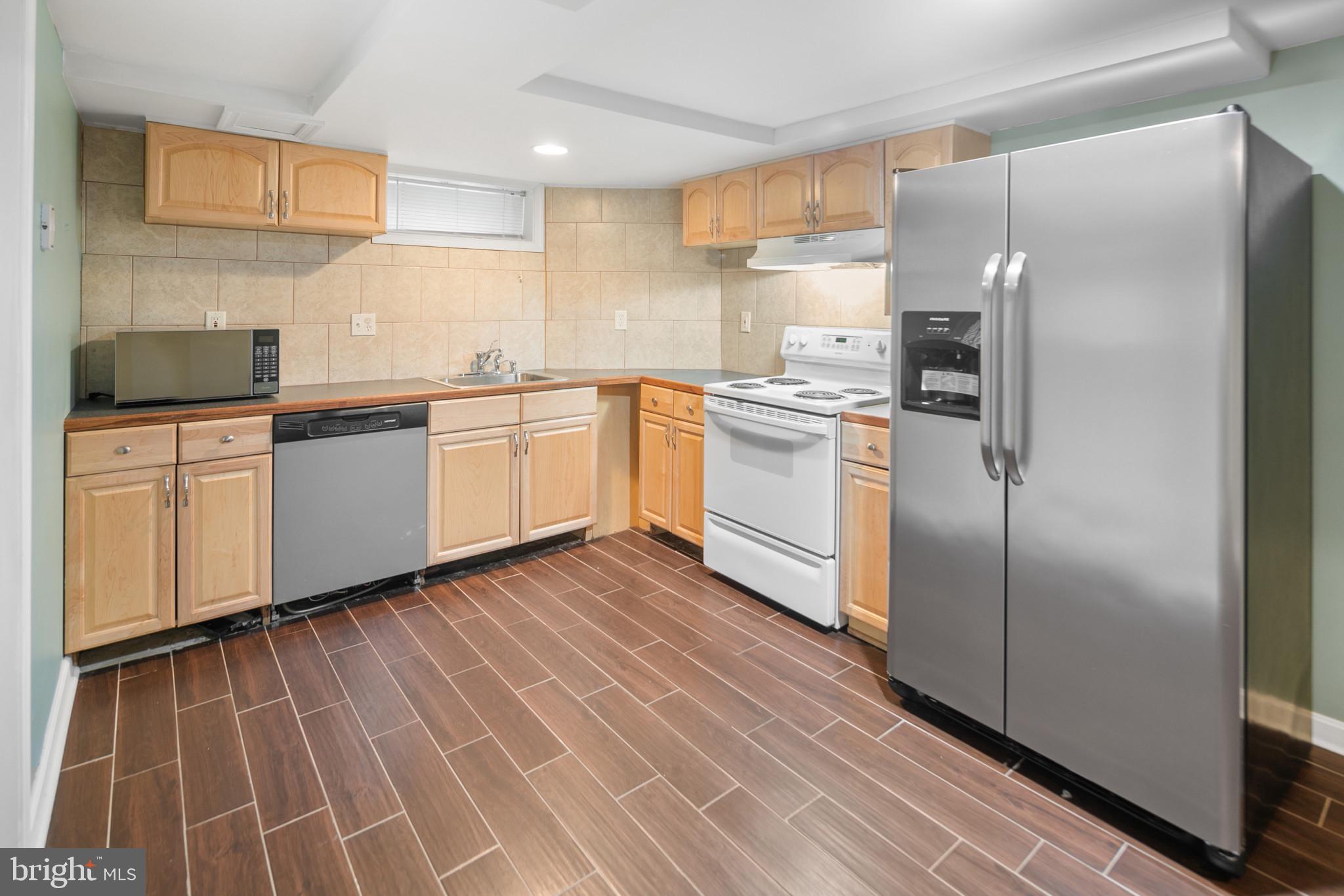 COLONIAL GARDENS - Residential