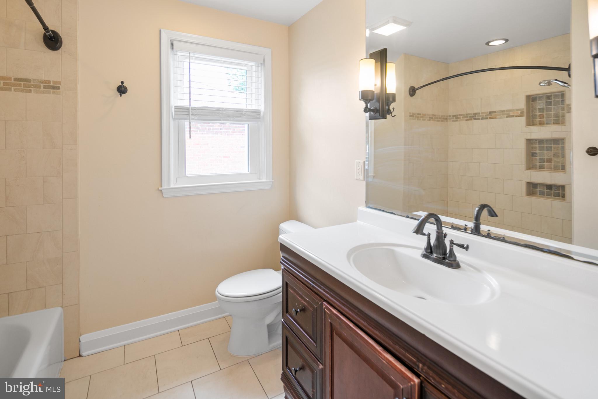 COLONIAL GARDENS - Residential