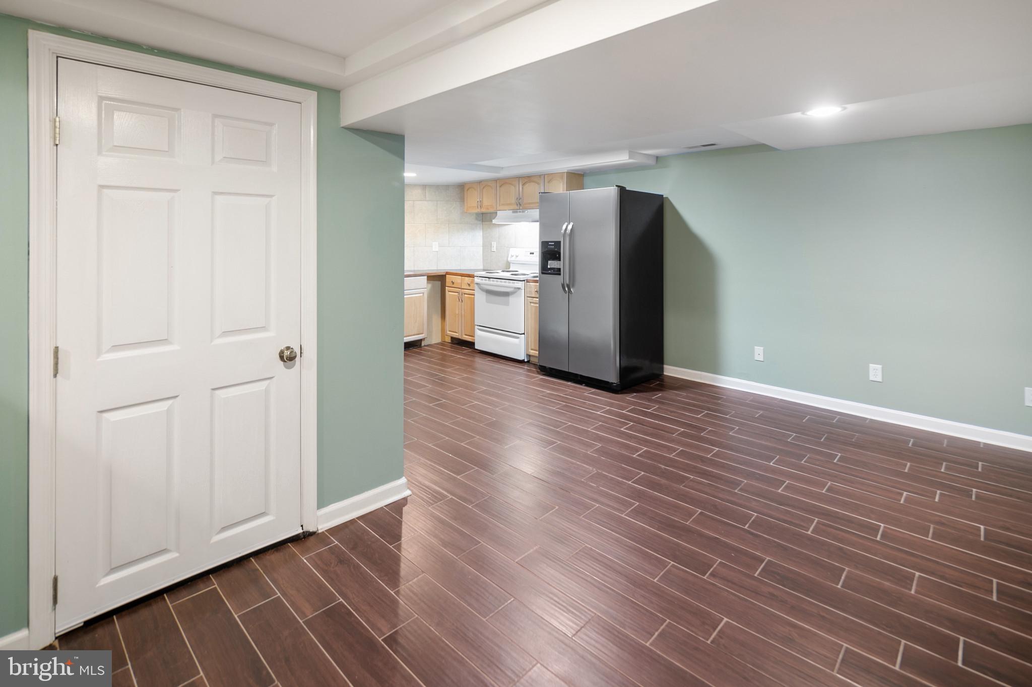 COLONIAL GARDENS - Residential