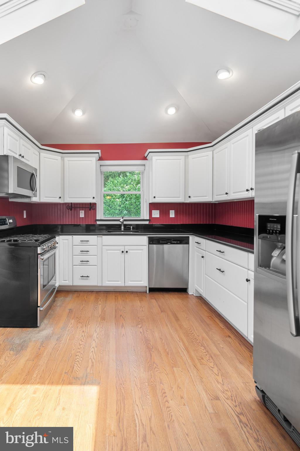 COLONIAL GARDENS - Residential