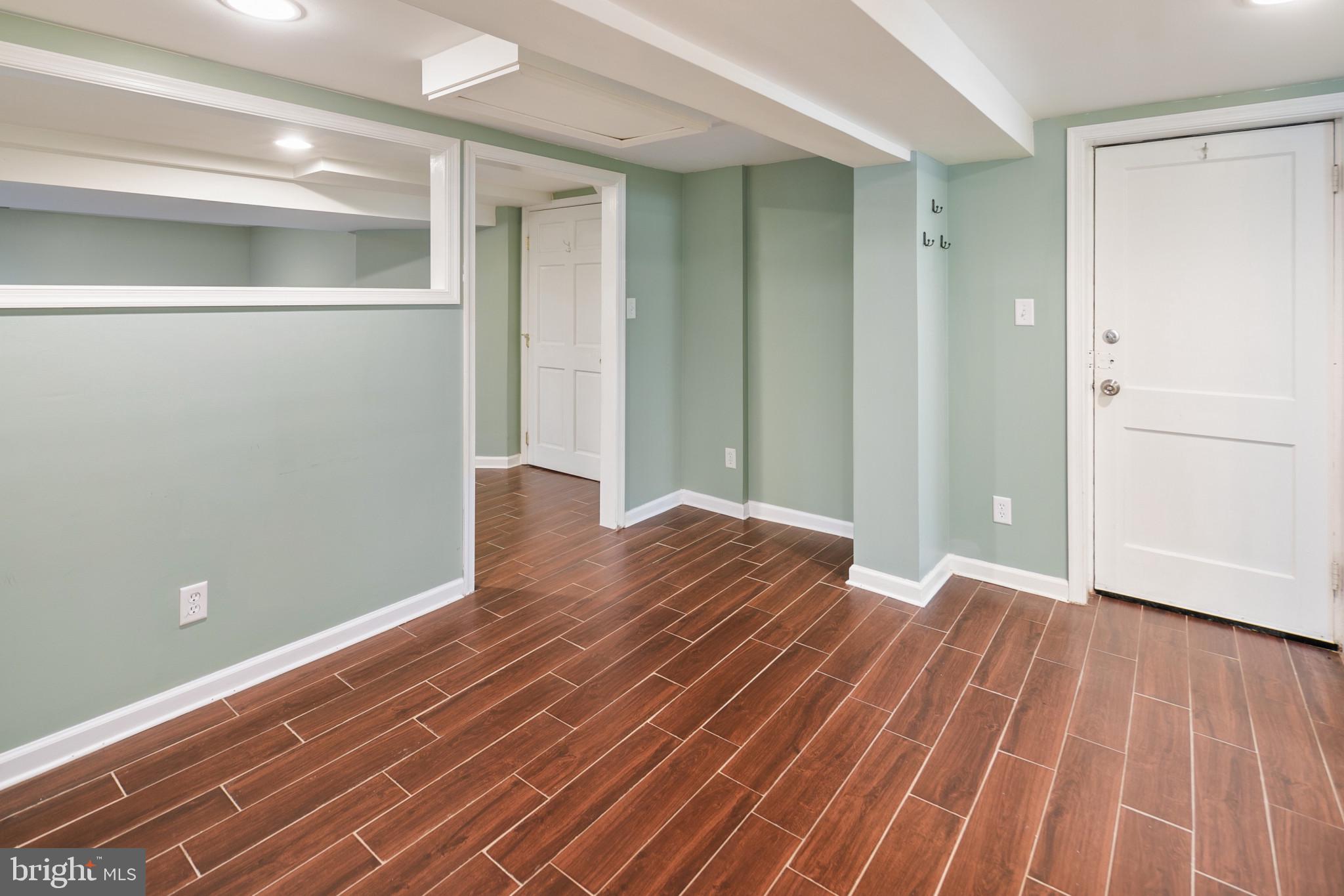 COLONIAL GARDENS - Residential