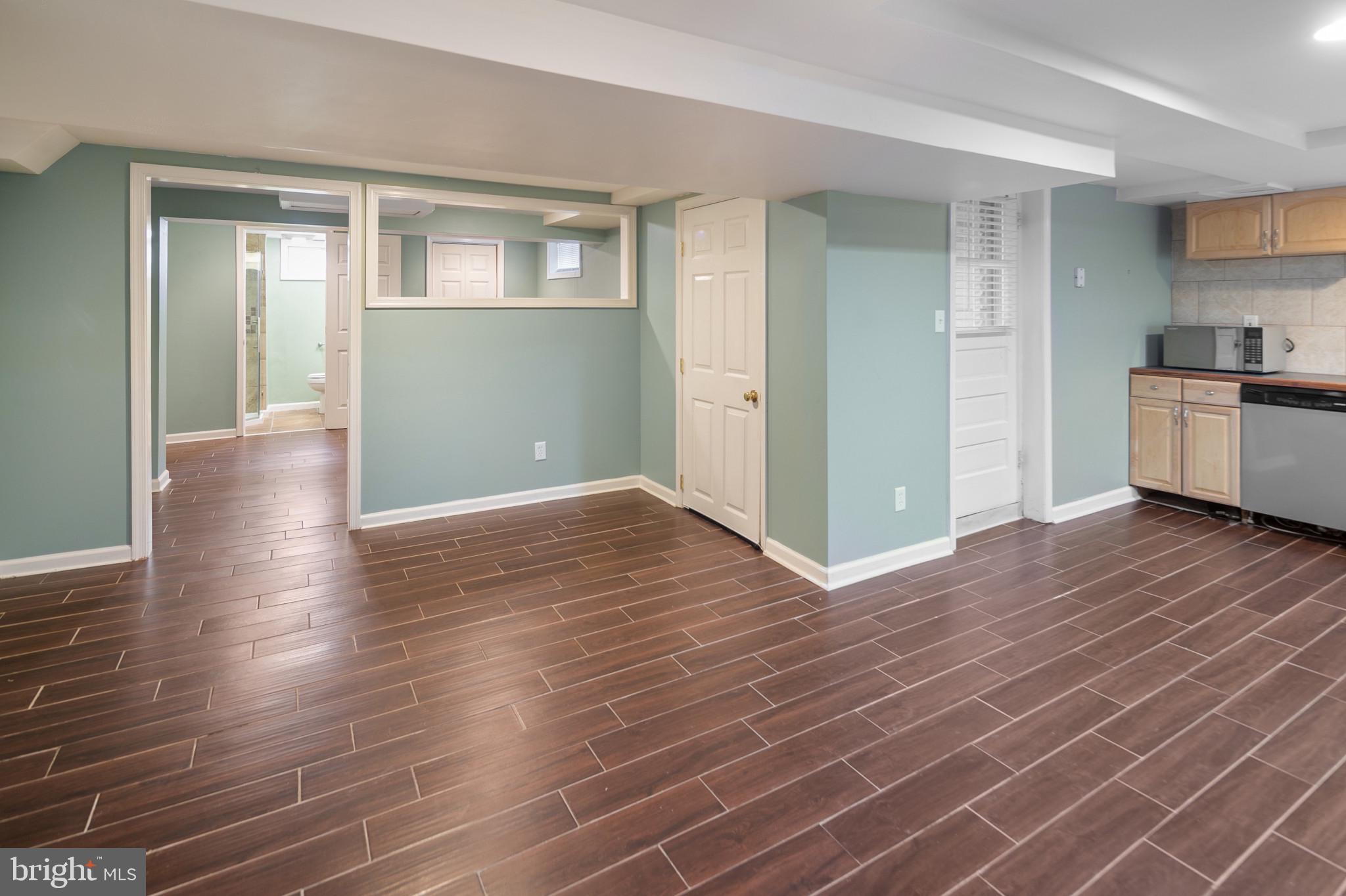 COLONIAL GARDENS - Residential