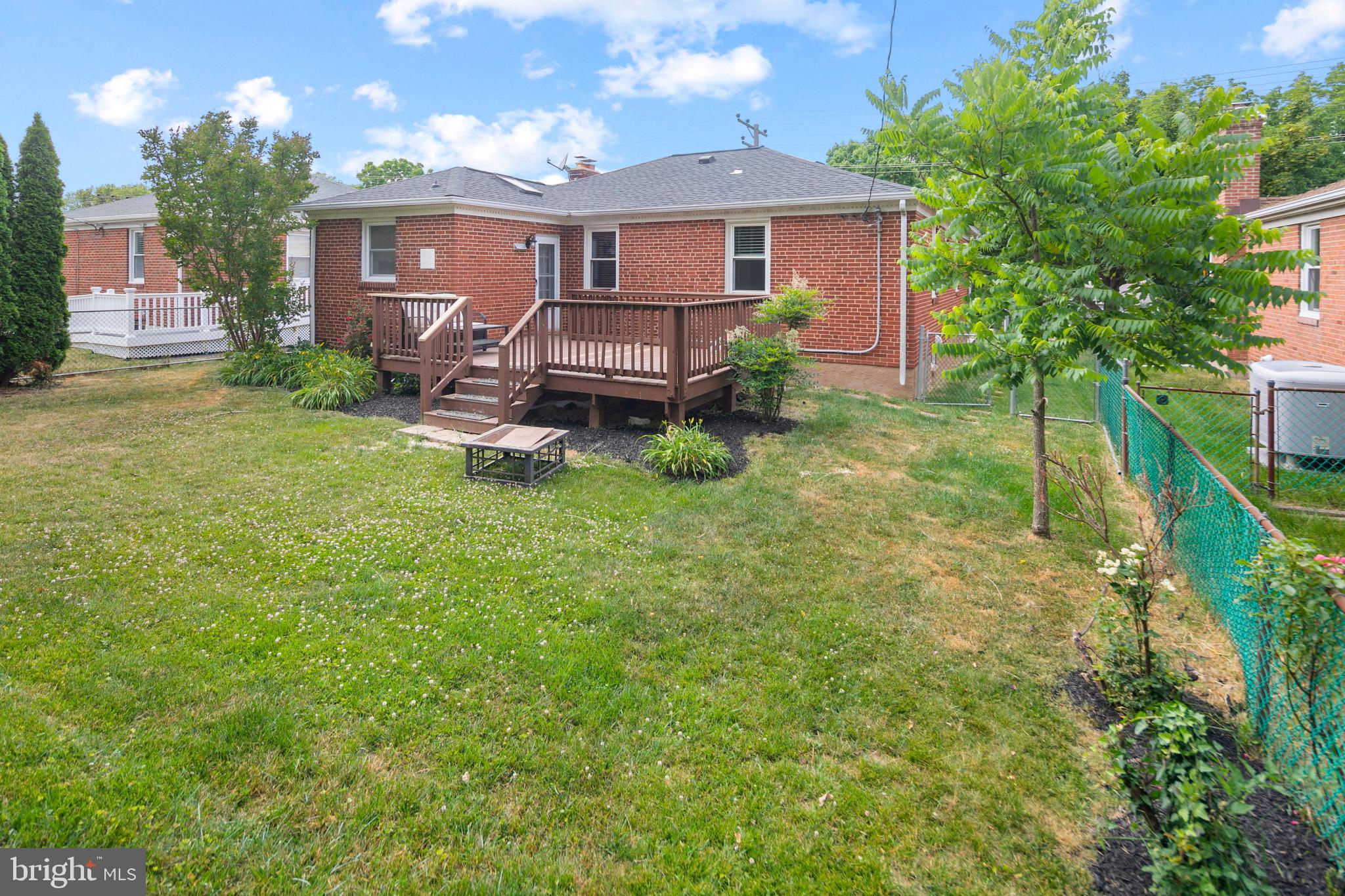 COLONIAL GARDENS - Residential