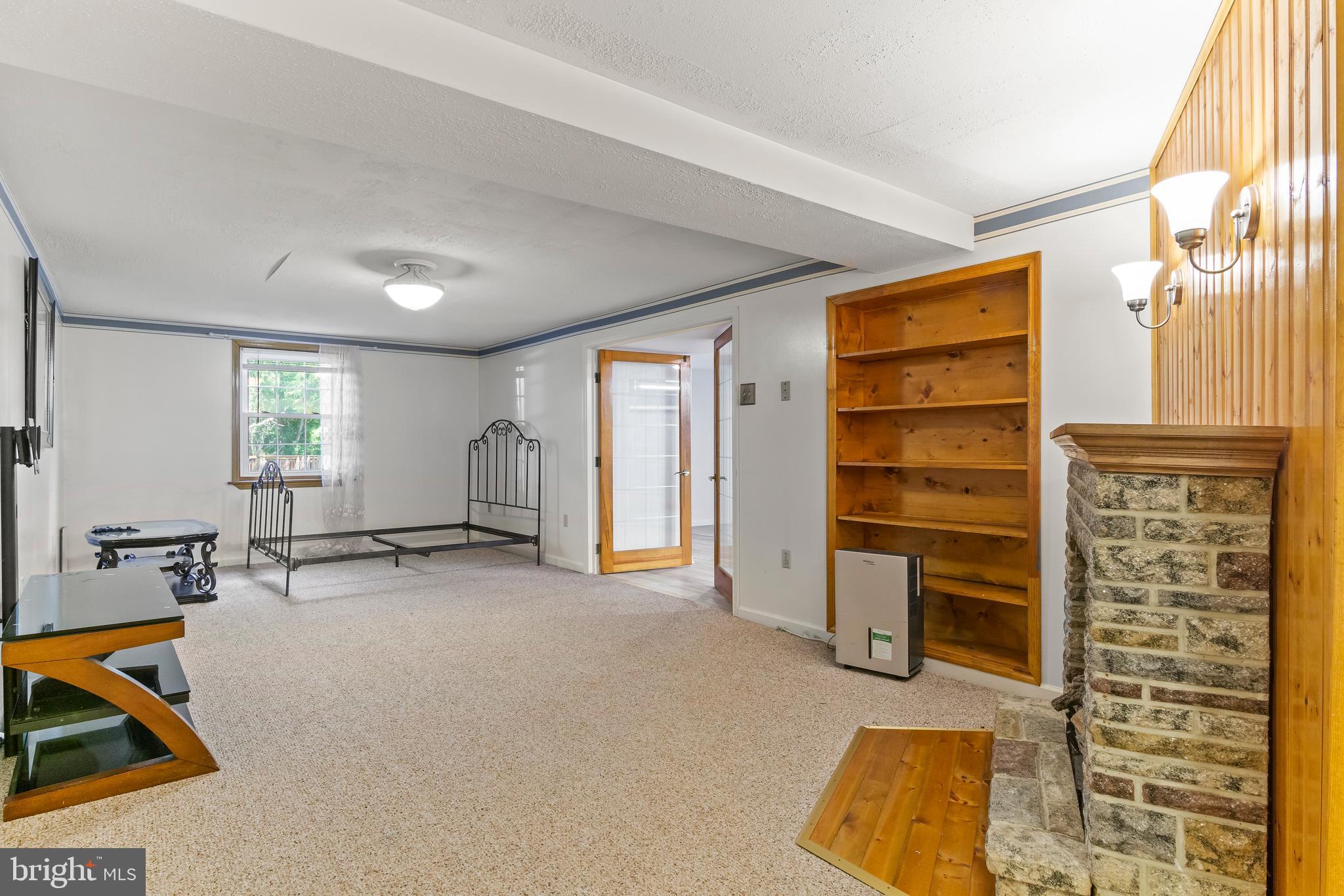 COLONIAL PARK EAST - Residential Lease