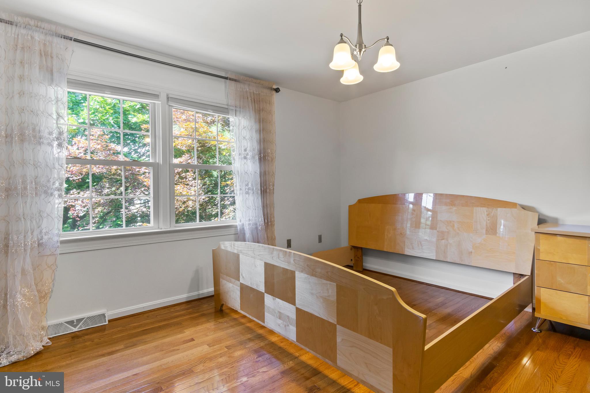 COLONIAL PARK EAST - Residential Lease