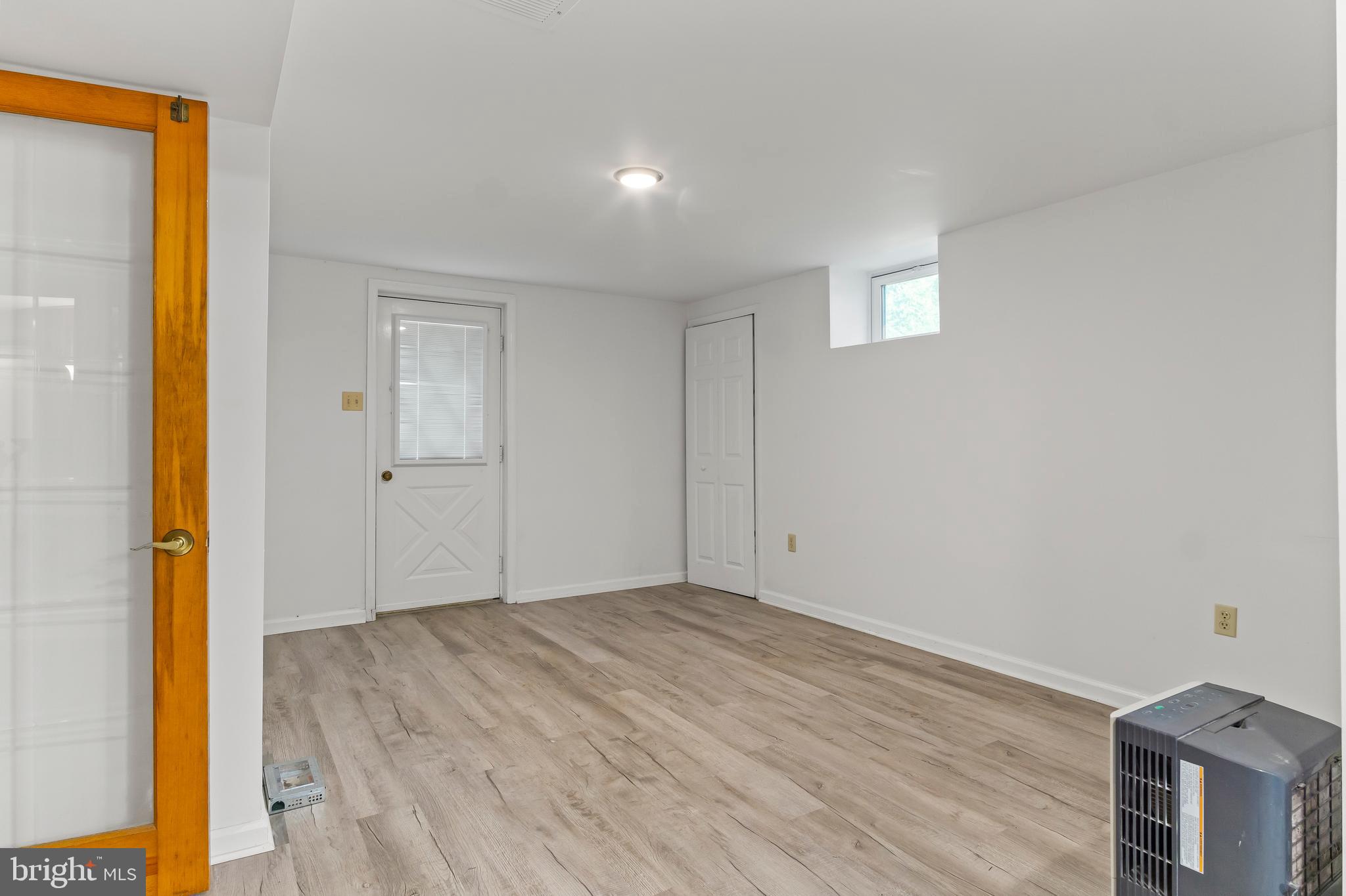 COLONIAL PARK EAST - Residential Lease