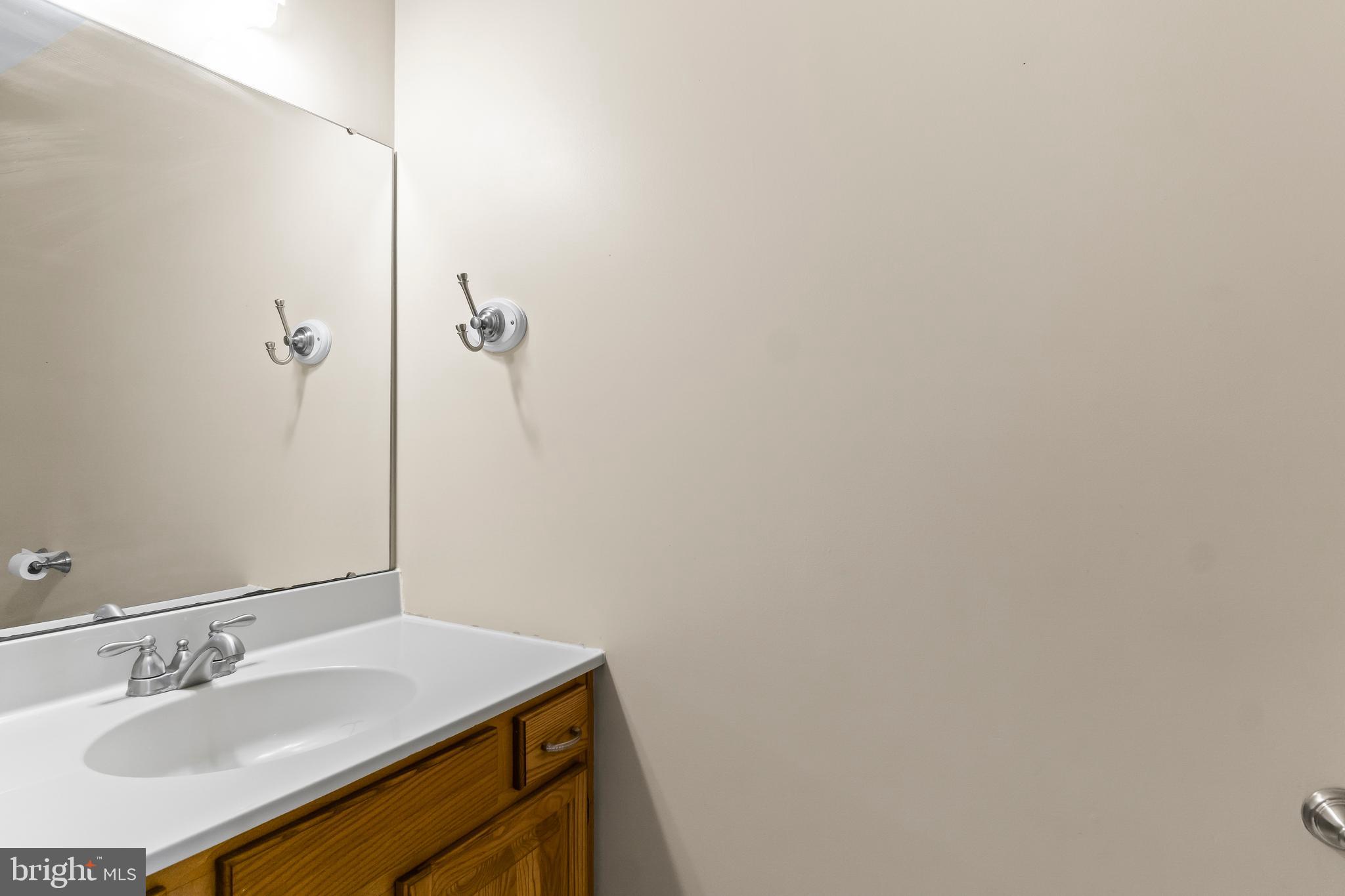 COLONIAL PARK EAST - Residential Lease