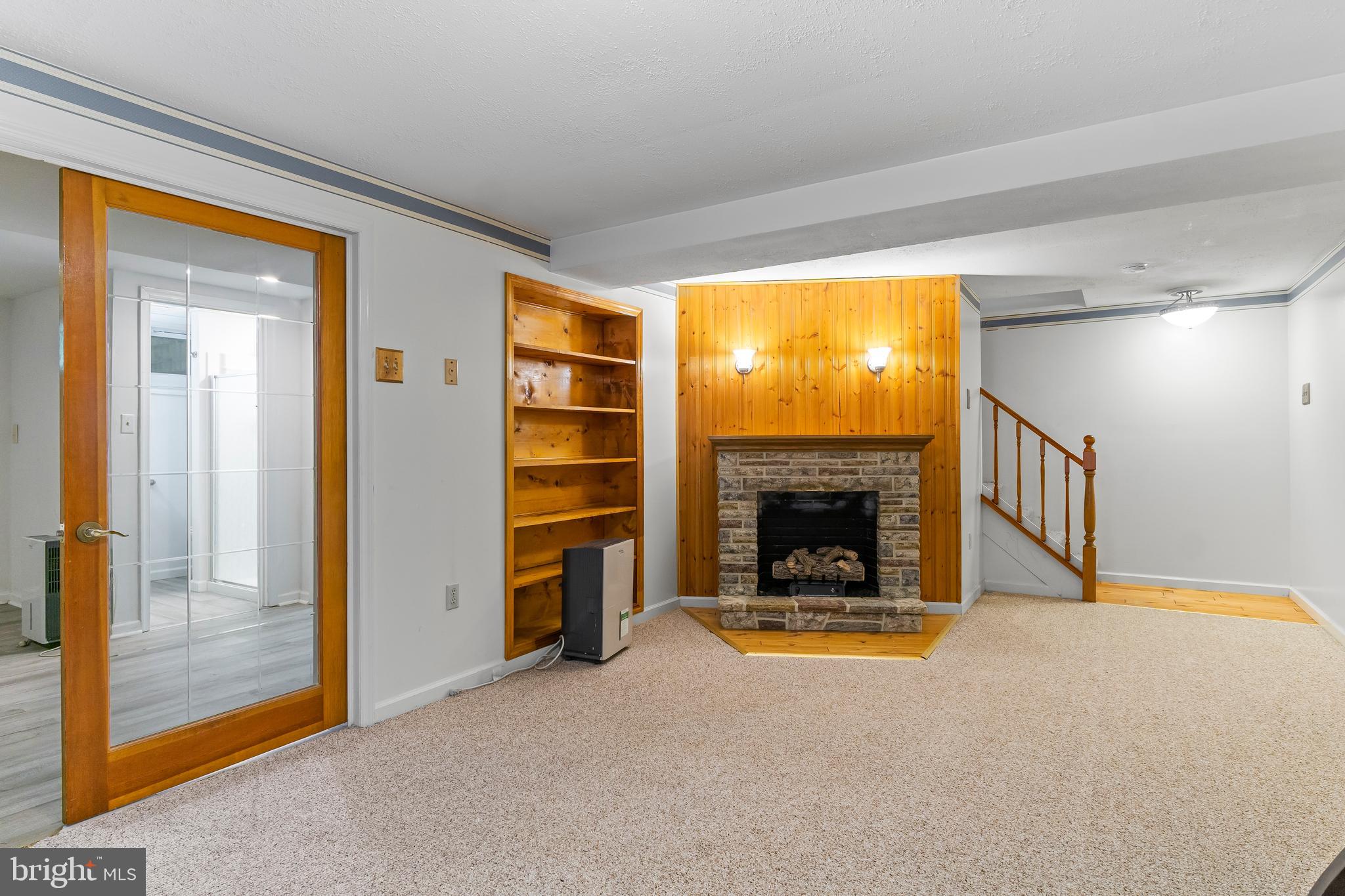 COLONIAL PARK EAST - Residential Lease