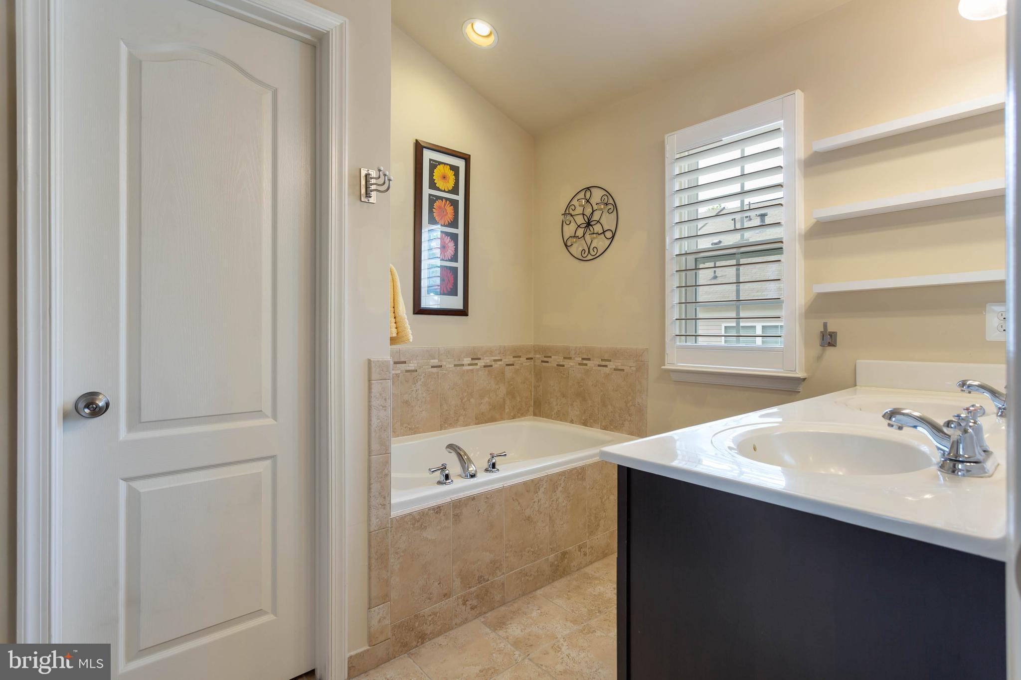 TRIANGLE HIGHLANDS CONDO - Residential