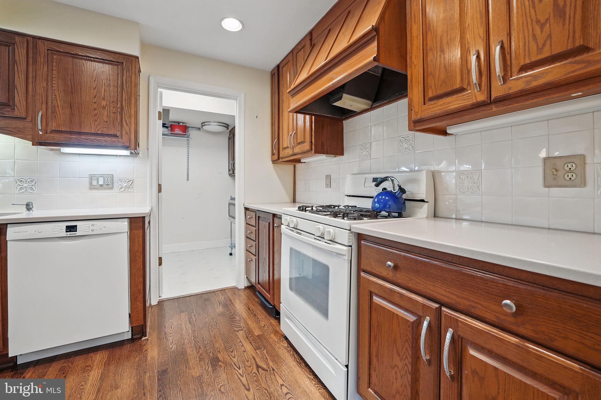 VALLEY BROOK - Residential Lease