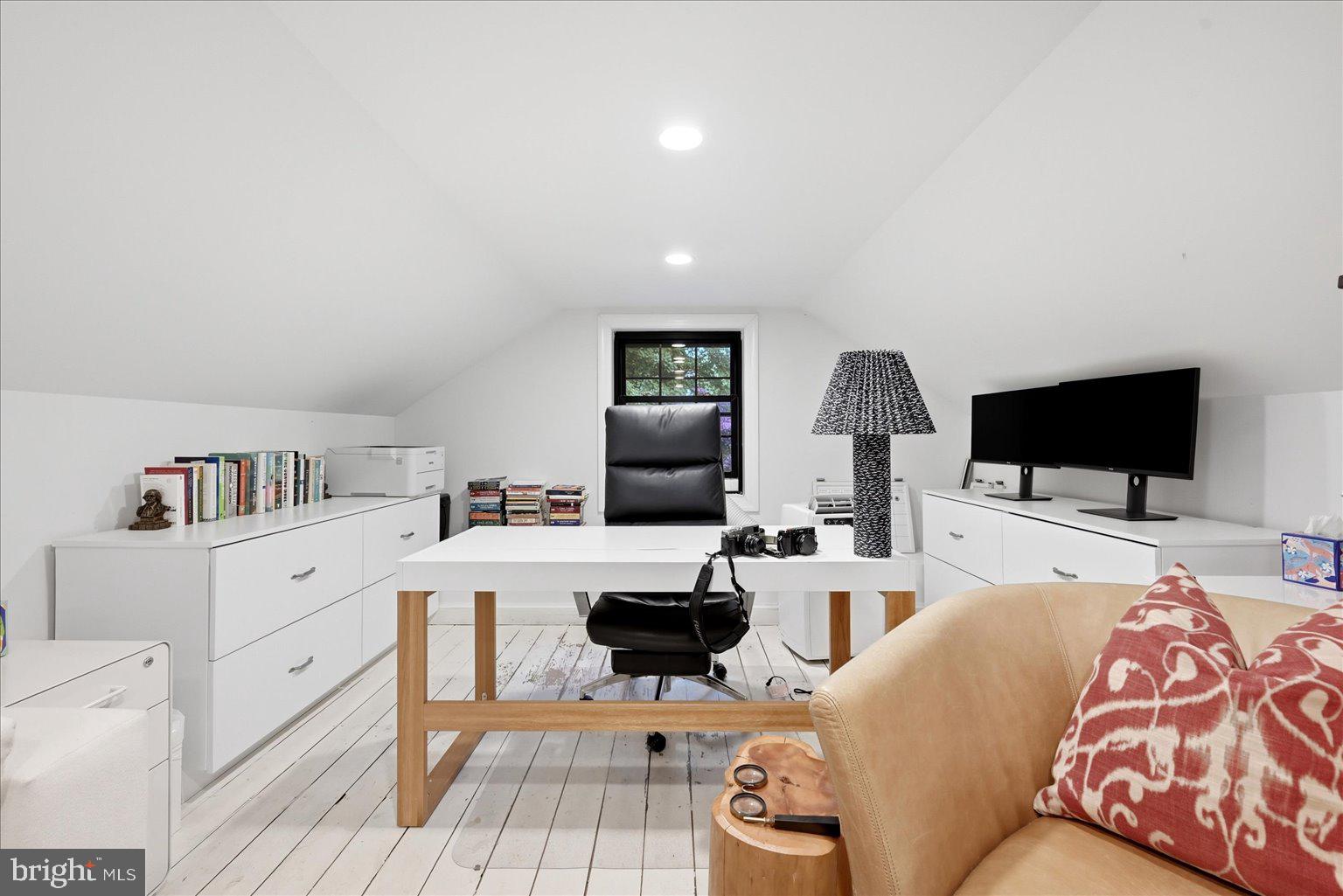 EAGLE ROCK - Residential