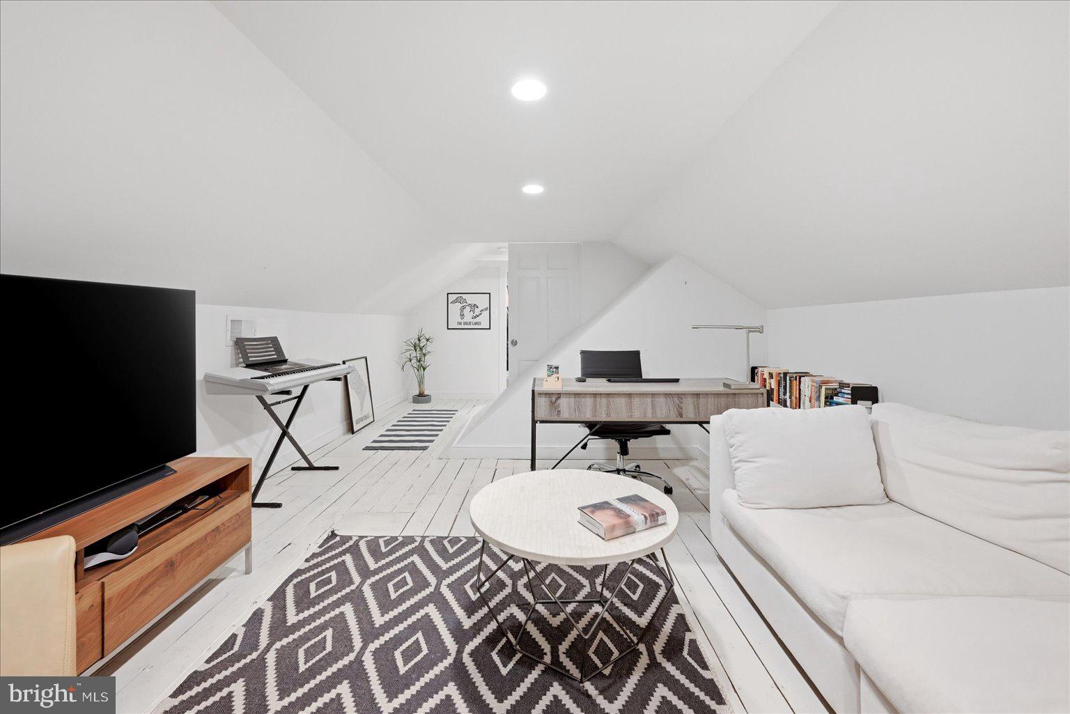 EAGLE ROCK - Residential