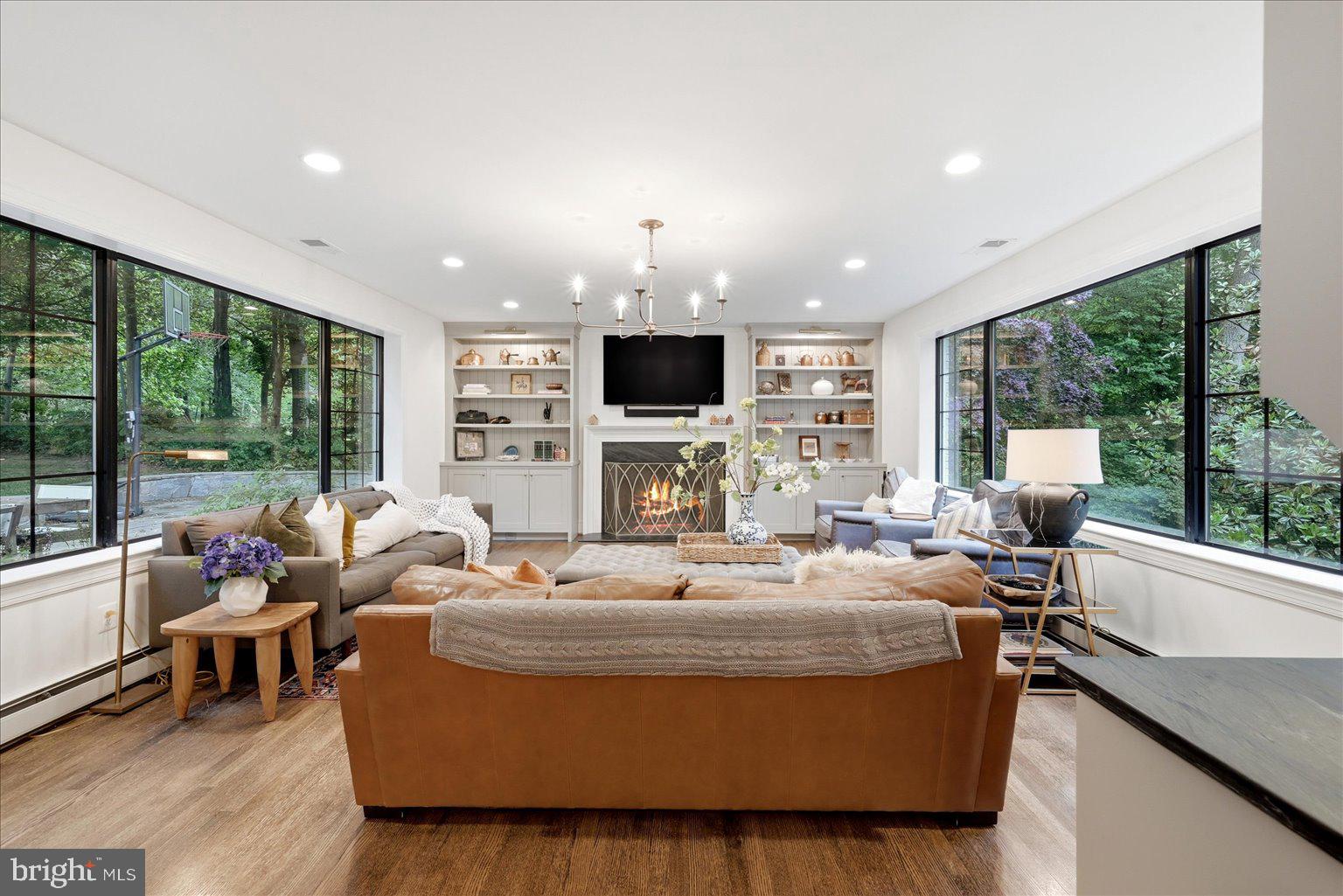 EAGLE ROCK - Residential