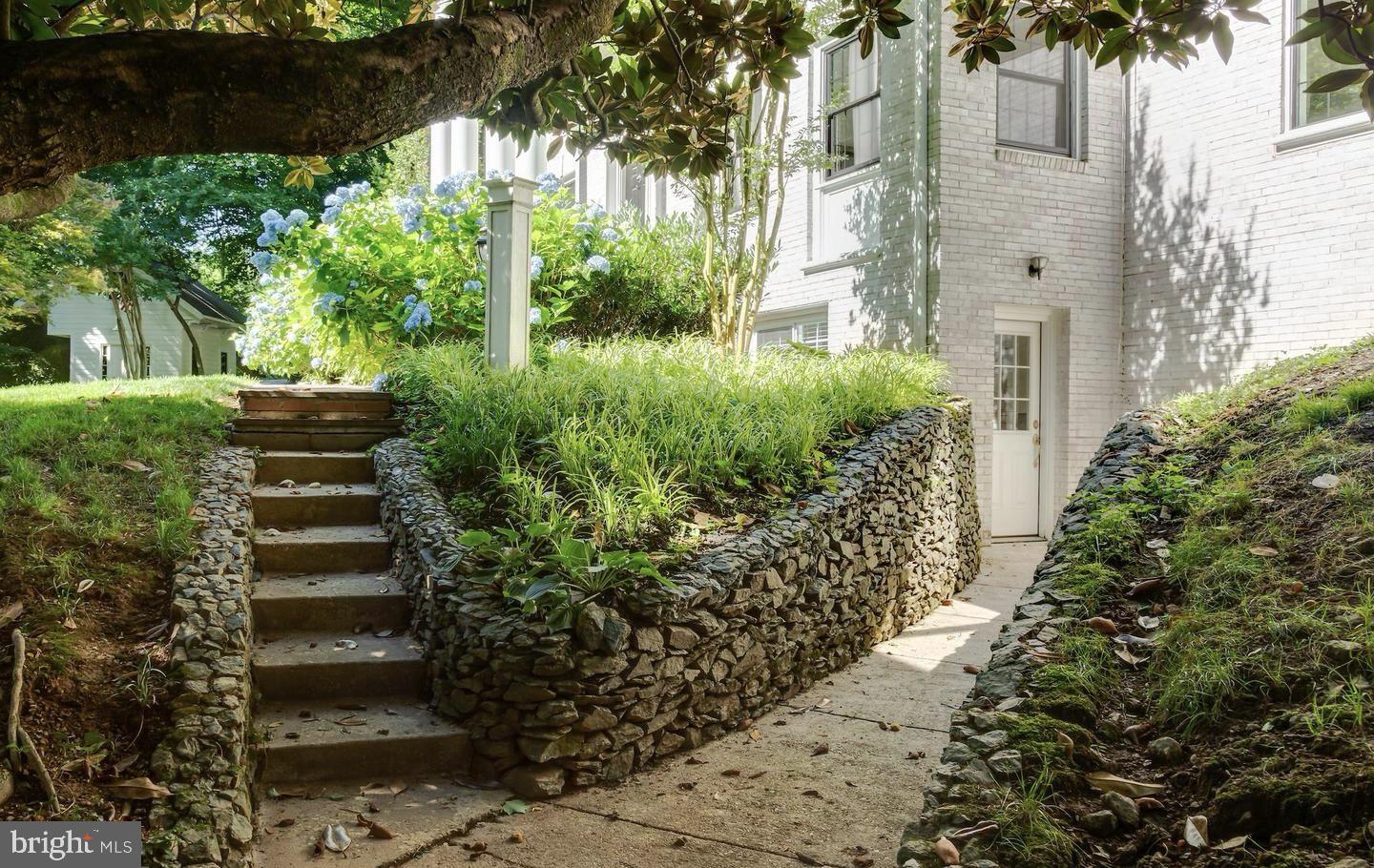 EAGLE ROCK - Residential