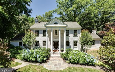 Photo of 710 Live Oak Drive, MCLEAN, VA 22101 (MLS # VAFX2312416)